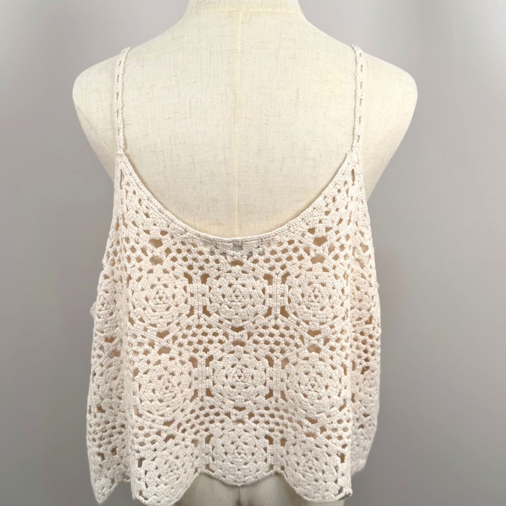 Vintage VINTAGE 70s Style Womens 2X Natural Crochet Cami Top Boho Scalloped Hem Festival Hippie Size XXL / US 16-18 / IT 52-54 - 3 Thumbnail