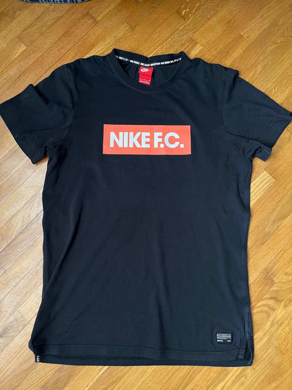 Nike Nike F.C. logo tee Size US L / EU 52-54 / 3 - 1 Thumbnail