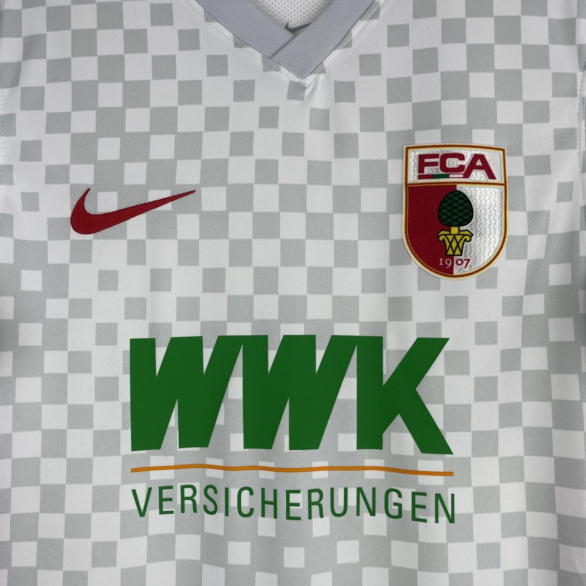 Nike FC Augsburg Away Nike Men’s Jersey Shirt 2021/2022 size S Size US S / EU 44-46 / 1 - 2 Thumbnail