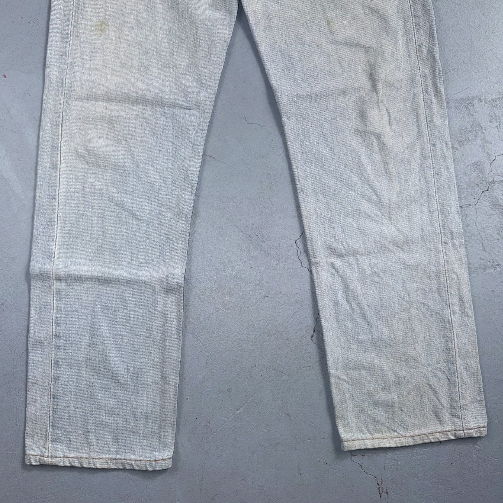 Levi's VINTAGE Levi's 501 Jeans Blue Light Wash 36x36 XX Straight Leg 90s USA Men Carth Size US 36 / EU 52 - 3 Thumbnail