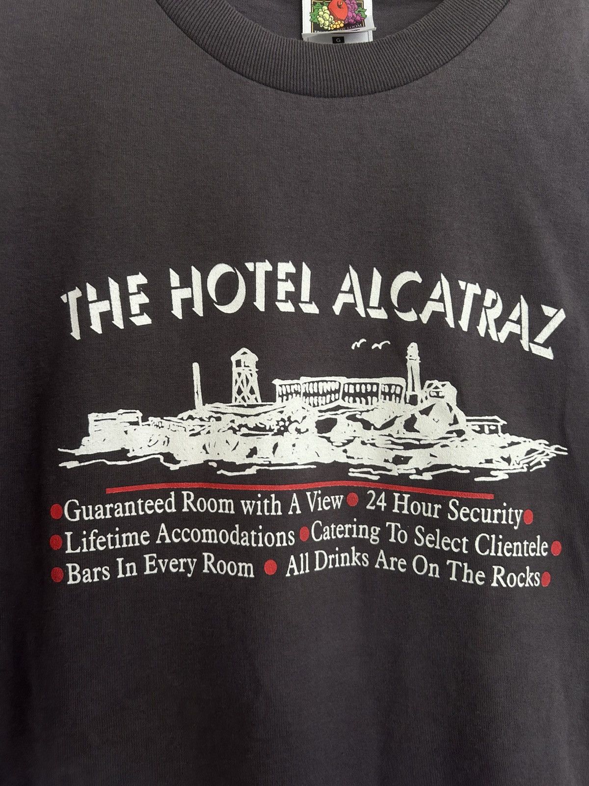 Vintage Vintage The Hotel Alcatraz T-shirt Size US L / EU 52-54 / 3 - 3 Thumbnail