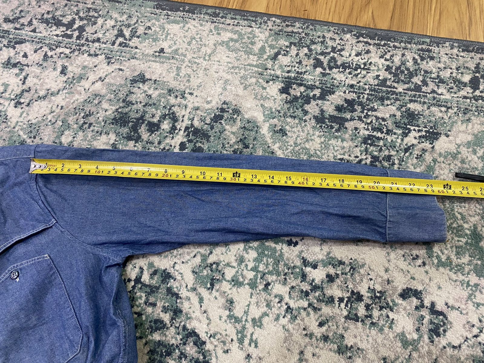 Balenciaga AW09 Balenciaga Paris Faded Hidden Pocket Denim Shirt Size US L / EU 52-54 / 3 - 23 Thumbnail