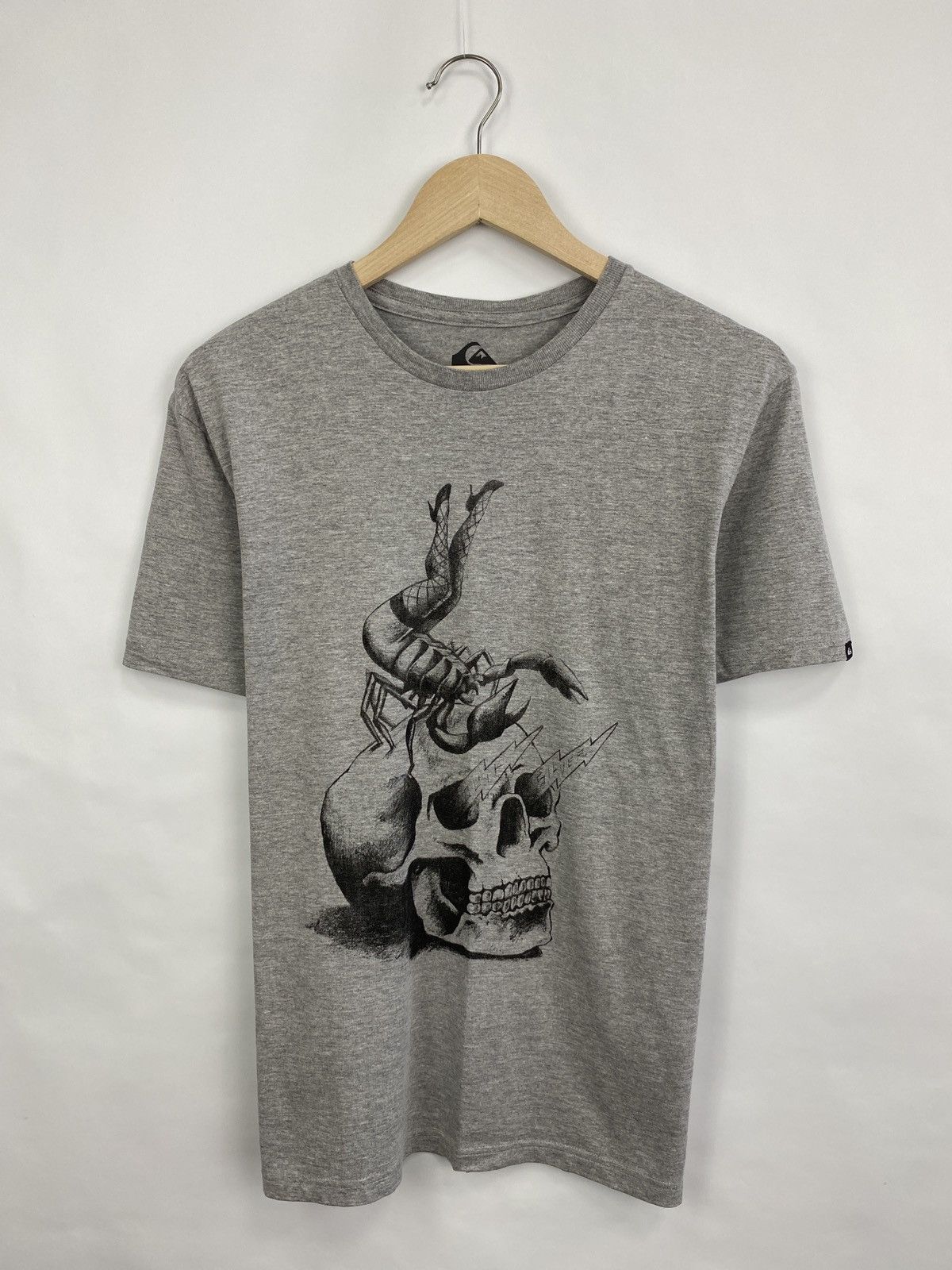 Quiksilver × Vintage 💀 Vintage Y2K Quiksilver Skull Sclerpion girl t-shirt Size US S / EU 44-46 / 1 - 3 Thumbnail