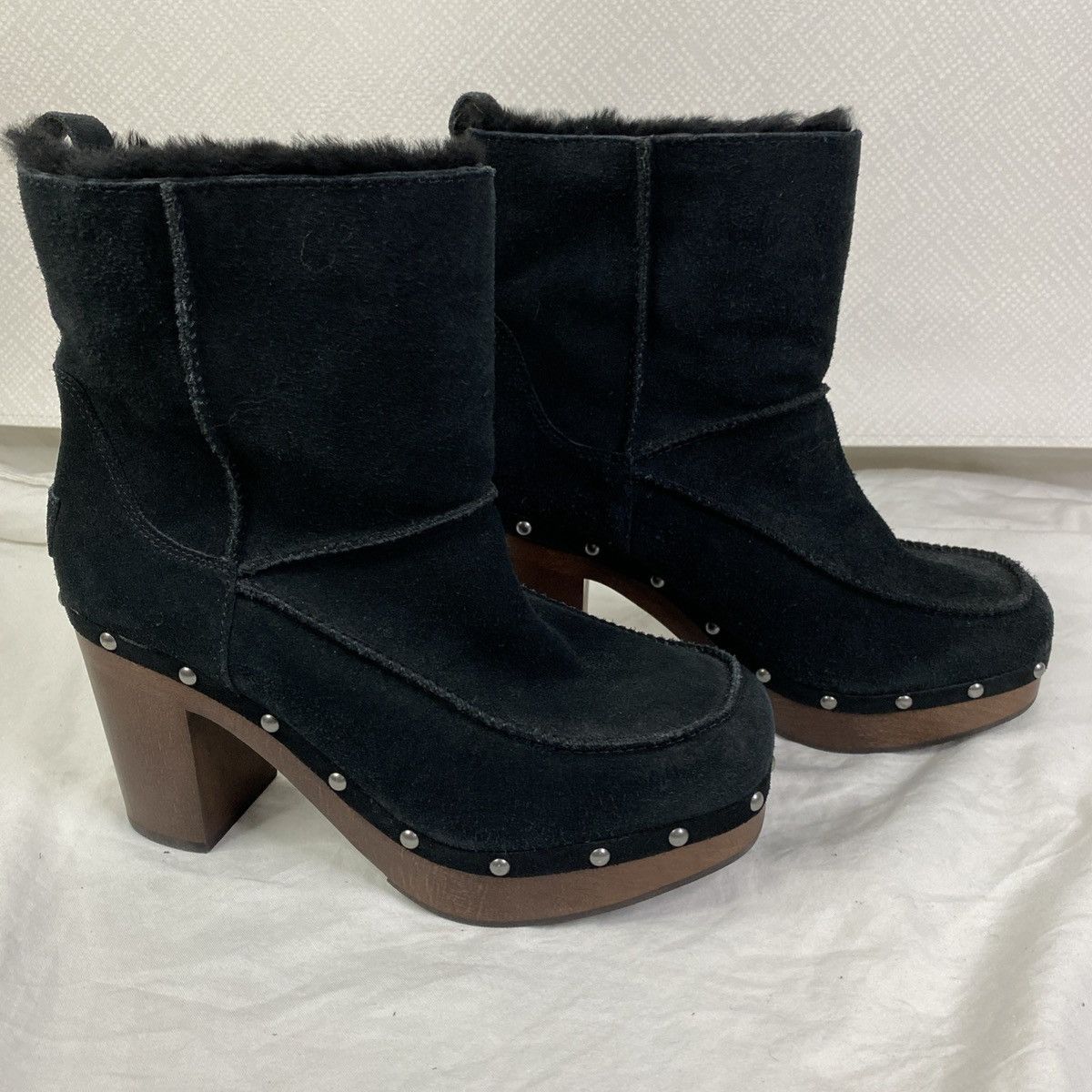 Ugg UGG Kouri Suede Sheepskin Clog Boots Women Black Sz 9 EUC Size US 9 / IT 39 - 1 Thumbnail