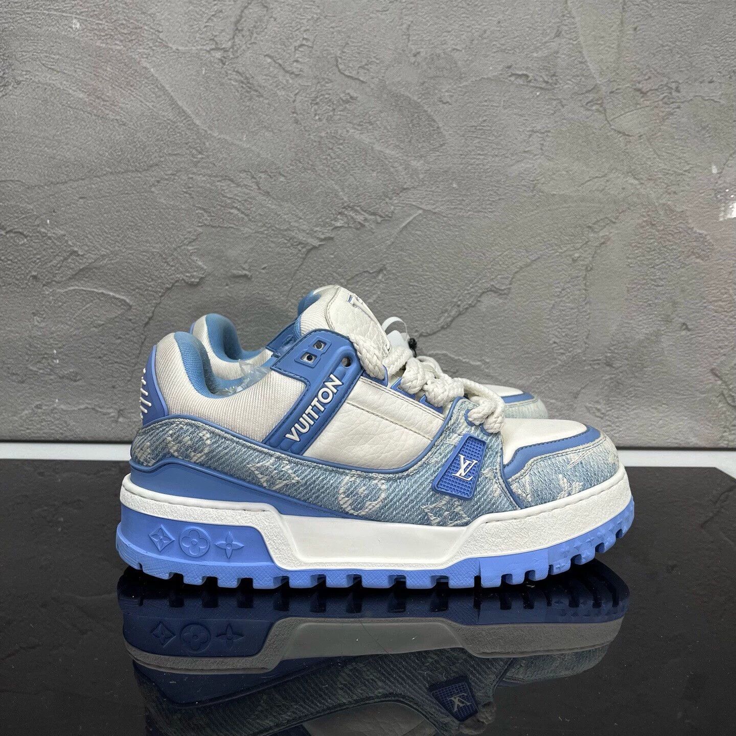Louis Vuitton LV Trainer Blue White Denim 40 98 New Size US 7 / EU 40 - 3 Thumbnail