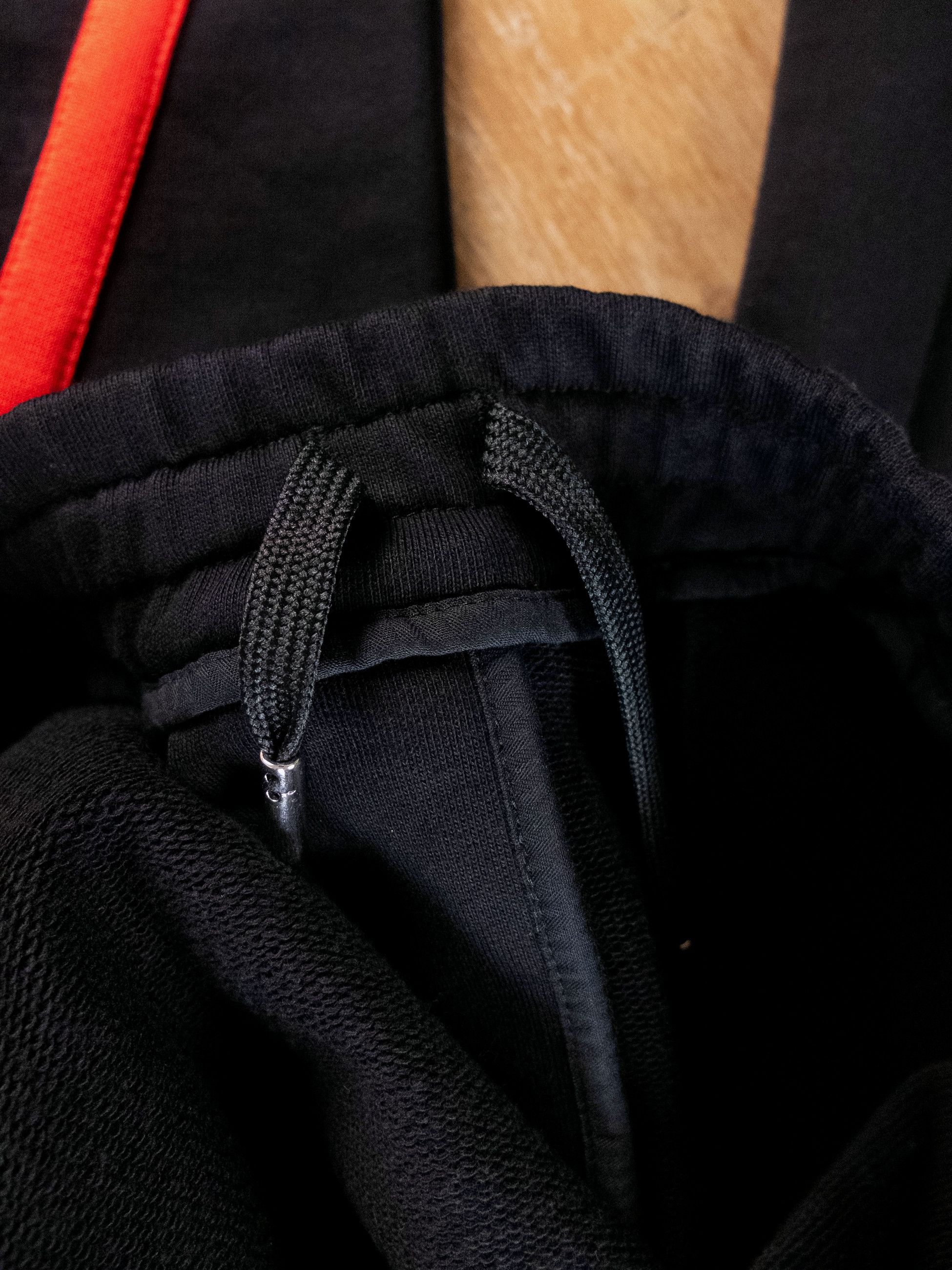 Alexander McQueen ALEXANDER MCQUEEN red black twisted stripe jogger sweatpants Size US 34 / EU 50 - 9 Thumbnail