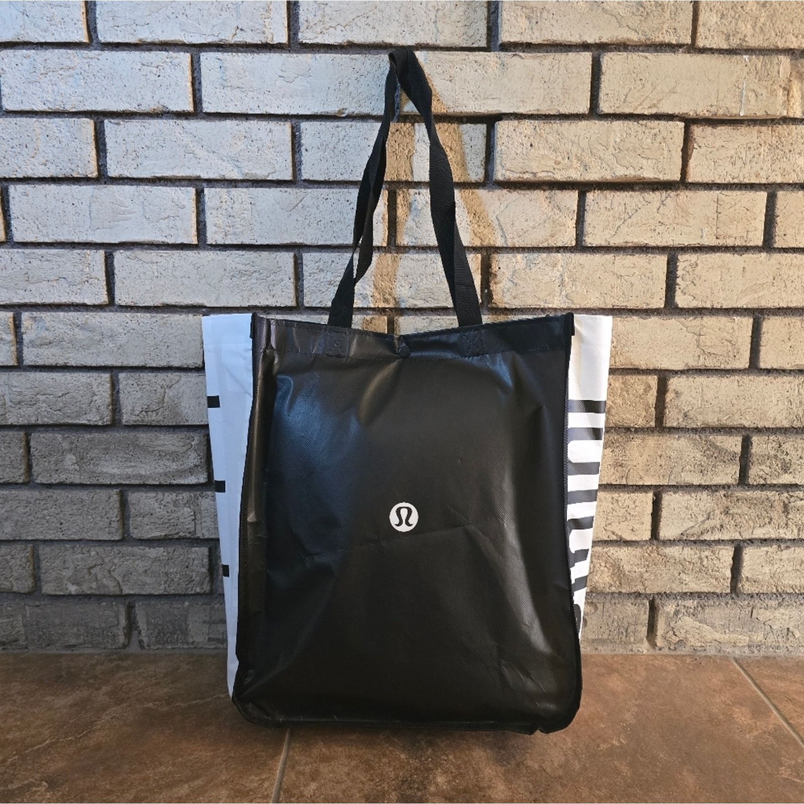 Lululemon Lululemon Pleated Shoulder Bag 10L | Grailed