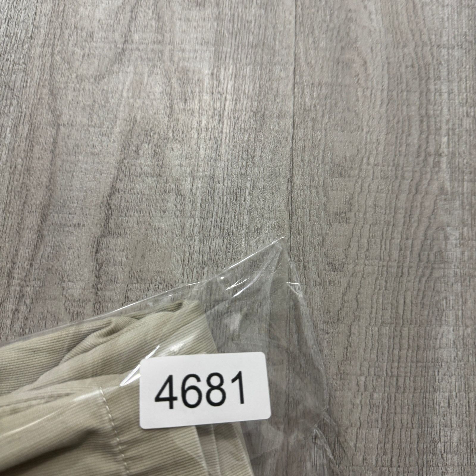 Tommy Bahama Tommy Bahama Chino Shorts Men's 33 Beige 11" Inseam Golf Size US 33 - 10 Thumbnail