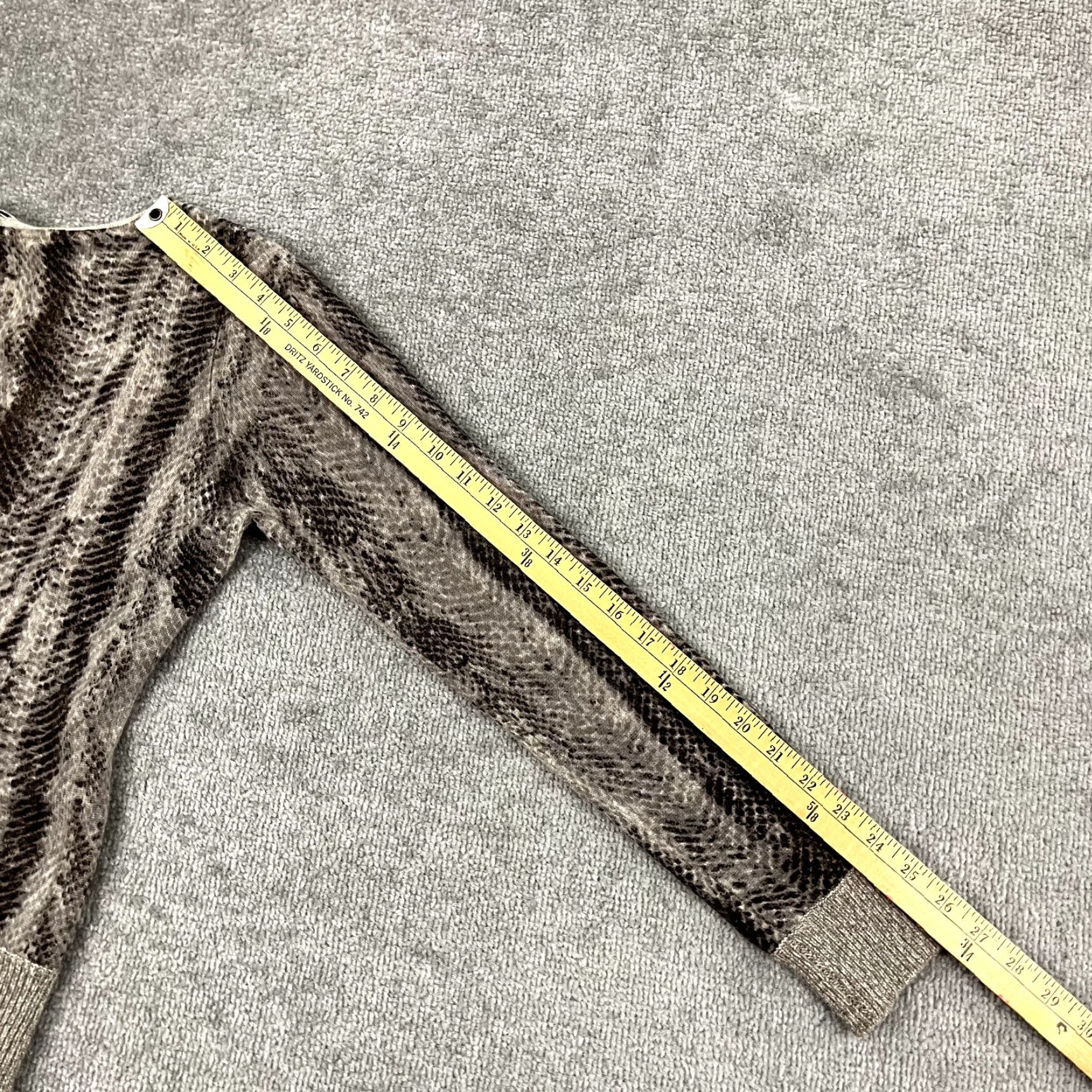 Vintage KINROSS Sweater Women Cropped Crew Neck Brown Snake Print Cashmere Long Sleeve M Regular Size M / US 6-8 / IT 42-44 - 4 Thumbnail