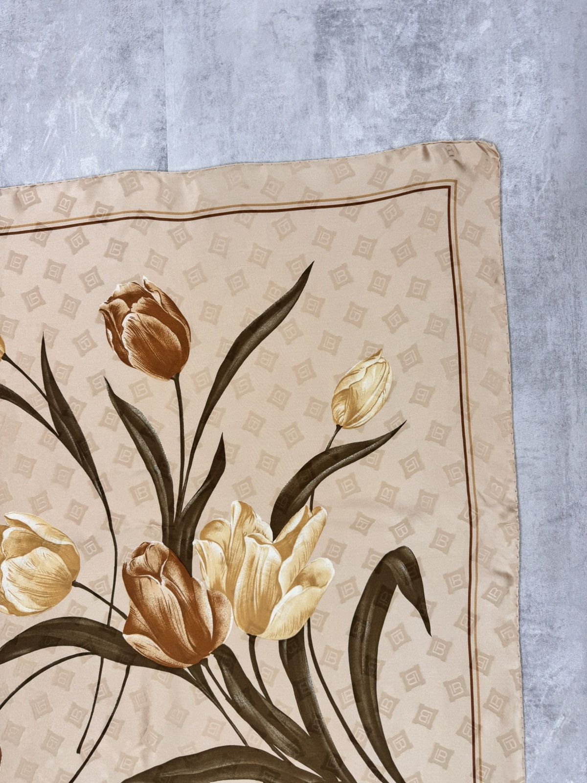 Other Vintage Laura di Laura Biagiotti Silk Scarf Floral 86x88 cm Size ONE SIZE - 6 Thumbnail