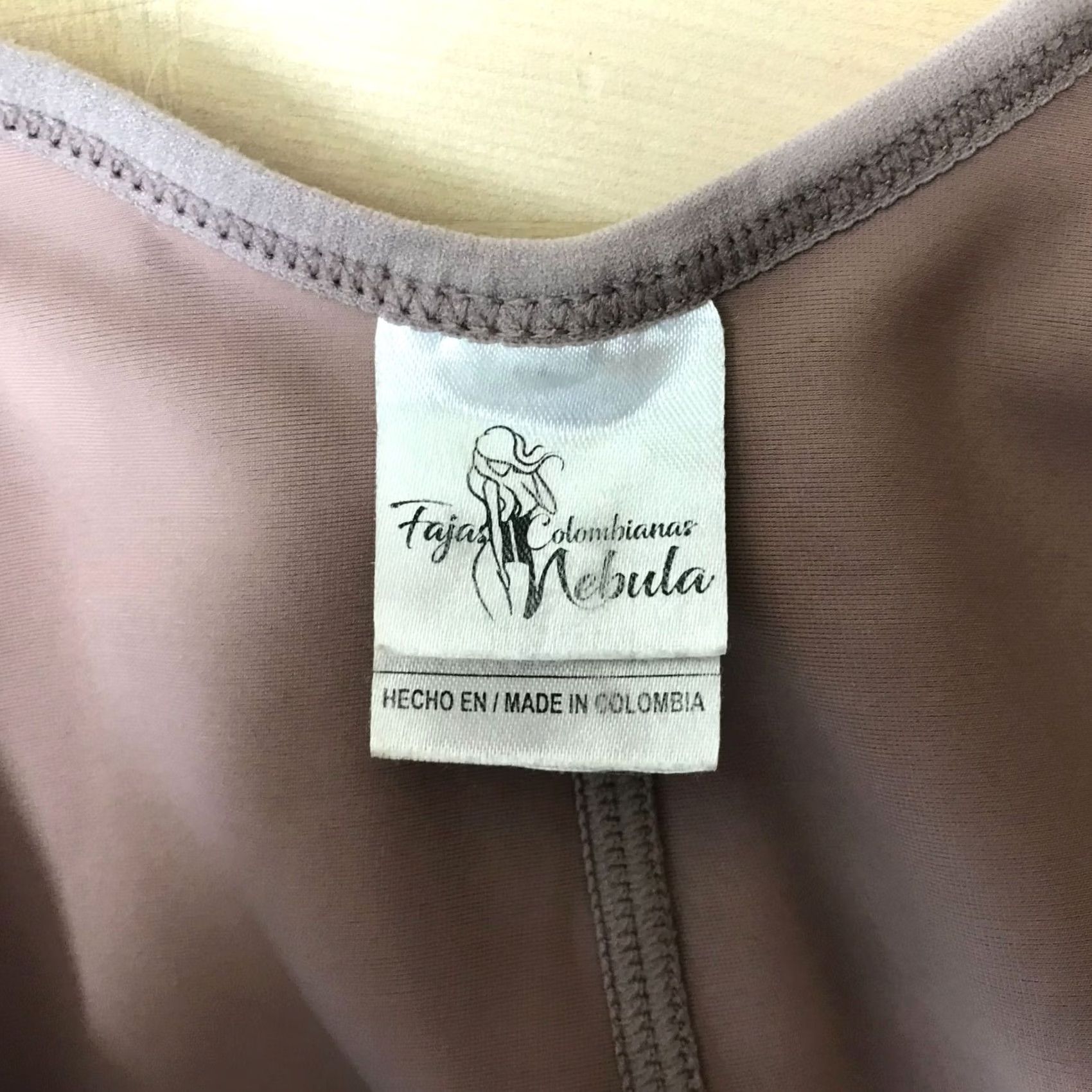 Vintage NEBULA WOMEN'S S BEIGE ROUND NECK SLEEVELESS ABDOMINAL COMPRESSION SHORTS SHORTS Small Women Beige N/A Size 28" / US 6 / IT 42 - 7 Thumbnail
