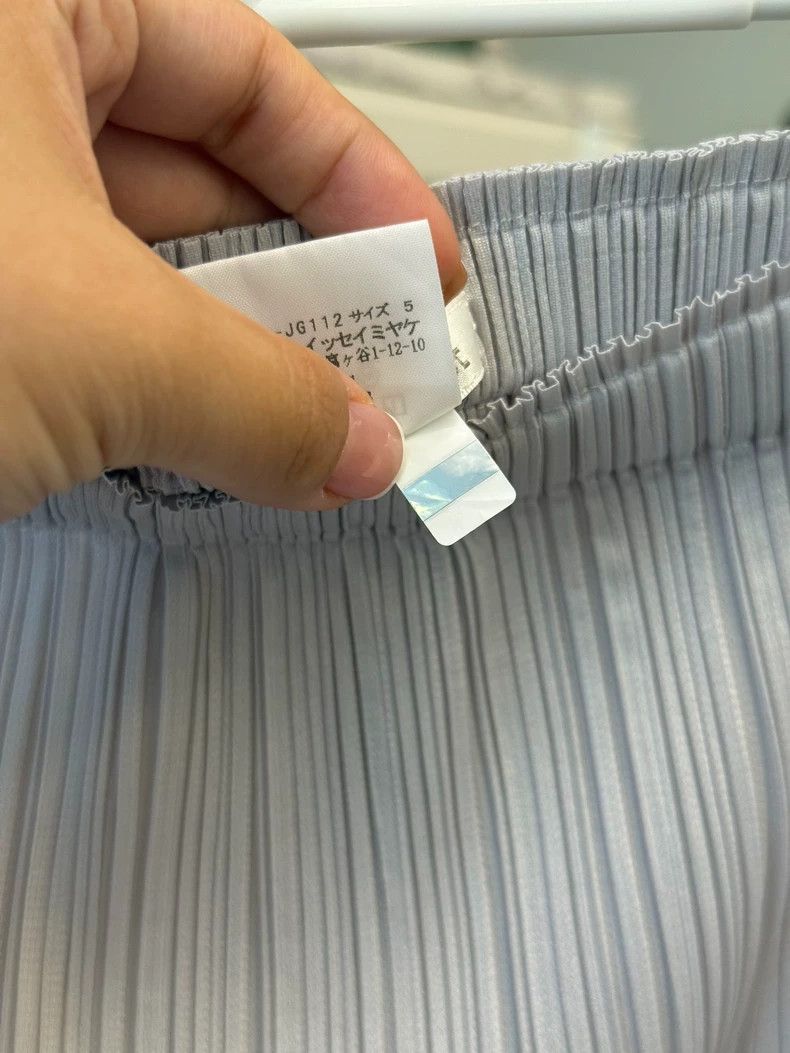 Issey Miyake Issey Miyake size:5 Light grey pleated skirt Size 31" - 4 Thumbnail