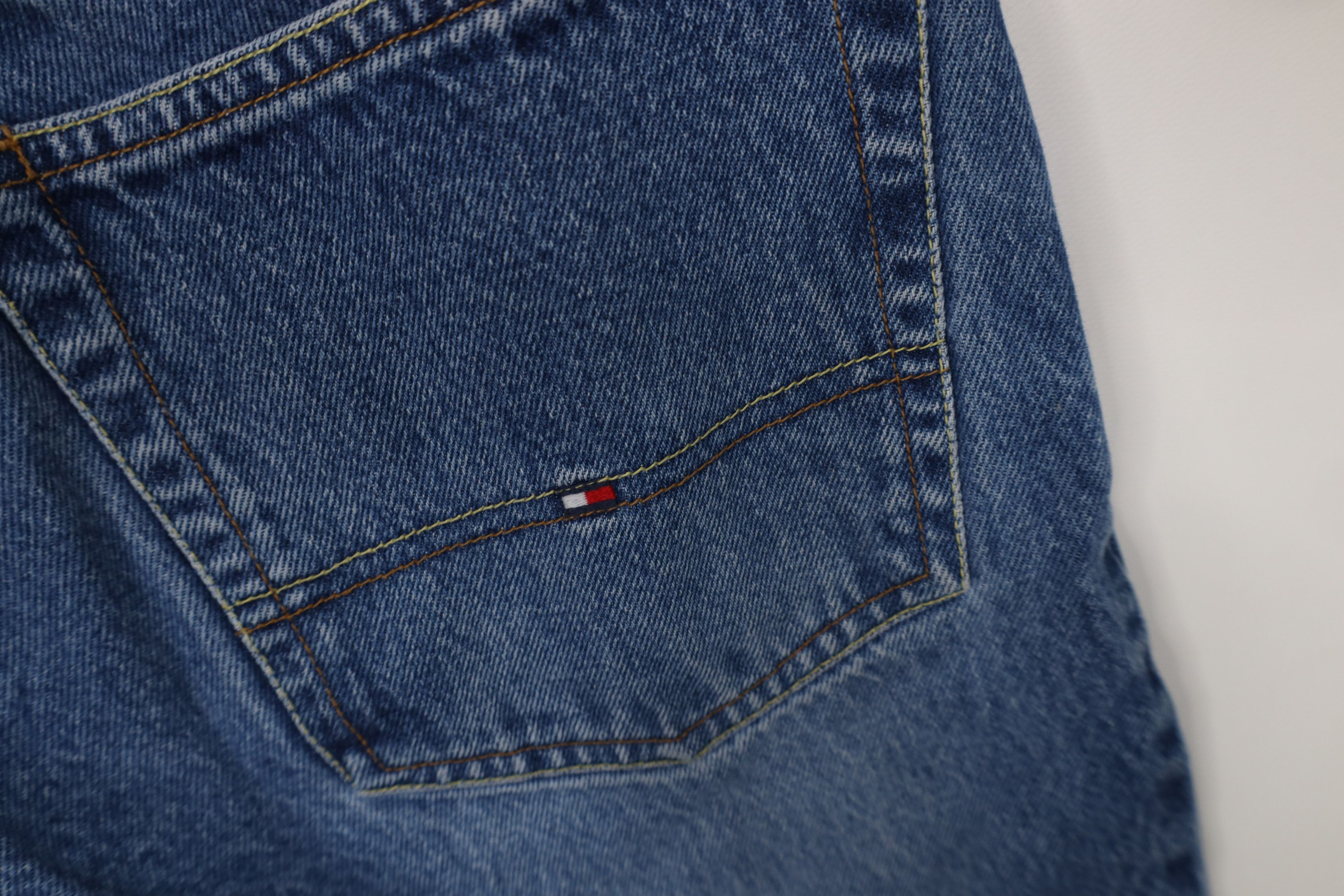Tommy Hilfiger Vintage Y2K 2002 Tommy Hilfiger Spell Out Straight Leg Jeans Size US 29 - 12 Thumbnail