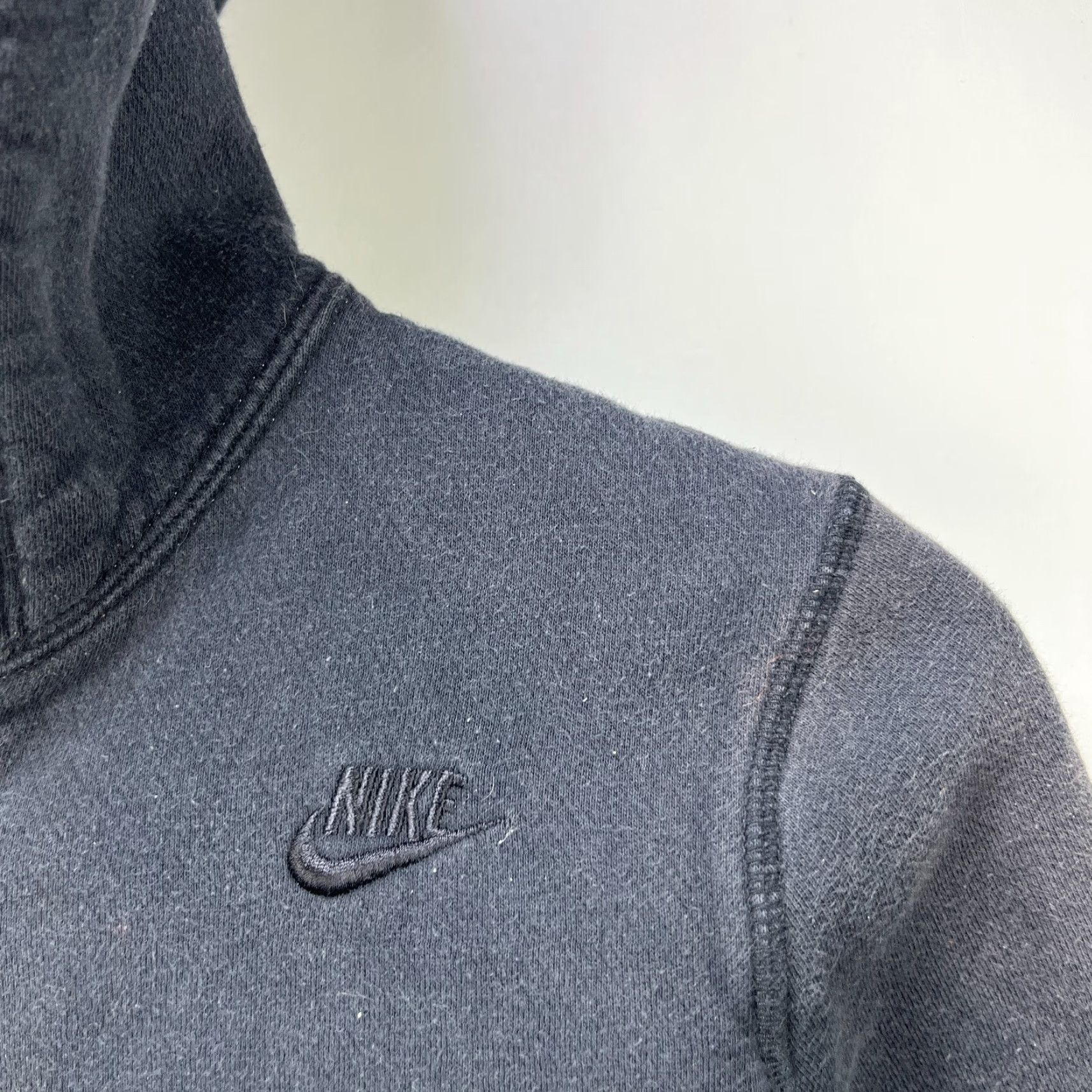 Nike VINTAGE Nike Hoodie Women's Small PS Black Zip Full Zip Swoosh 90s Y2K Size S / US 4 / IT 40 - 2 Thumbnail