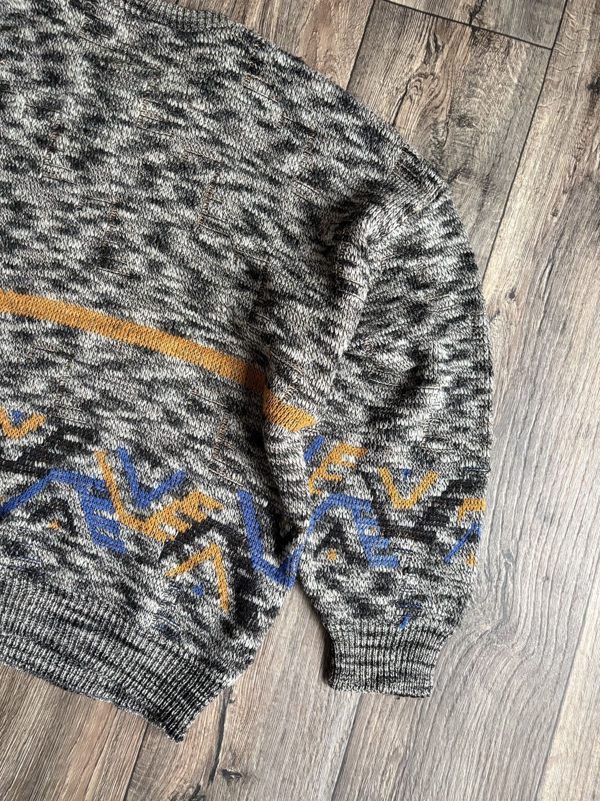 Hugo Boss Vintage 80s Hugo Boss Abstract Wool Sweater Made in Italy Size US L / EU 52-54 / 3 - 11 Thumbnail