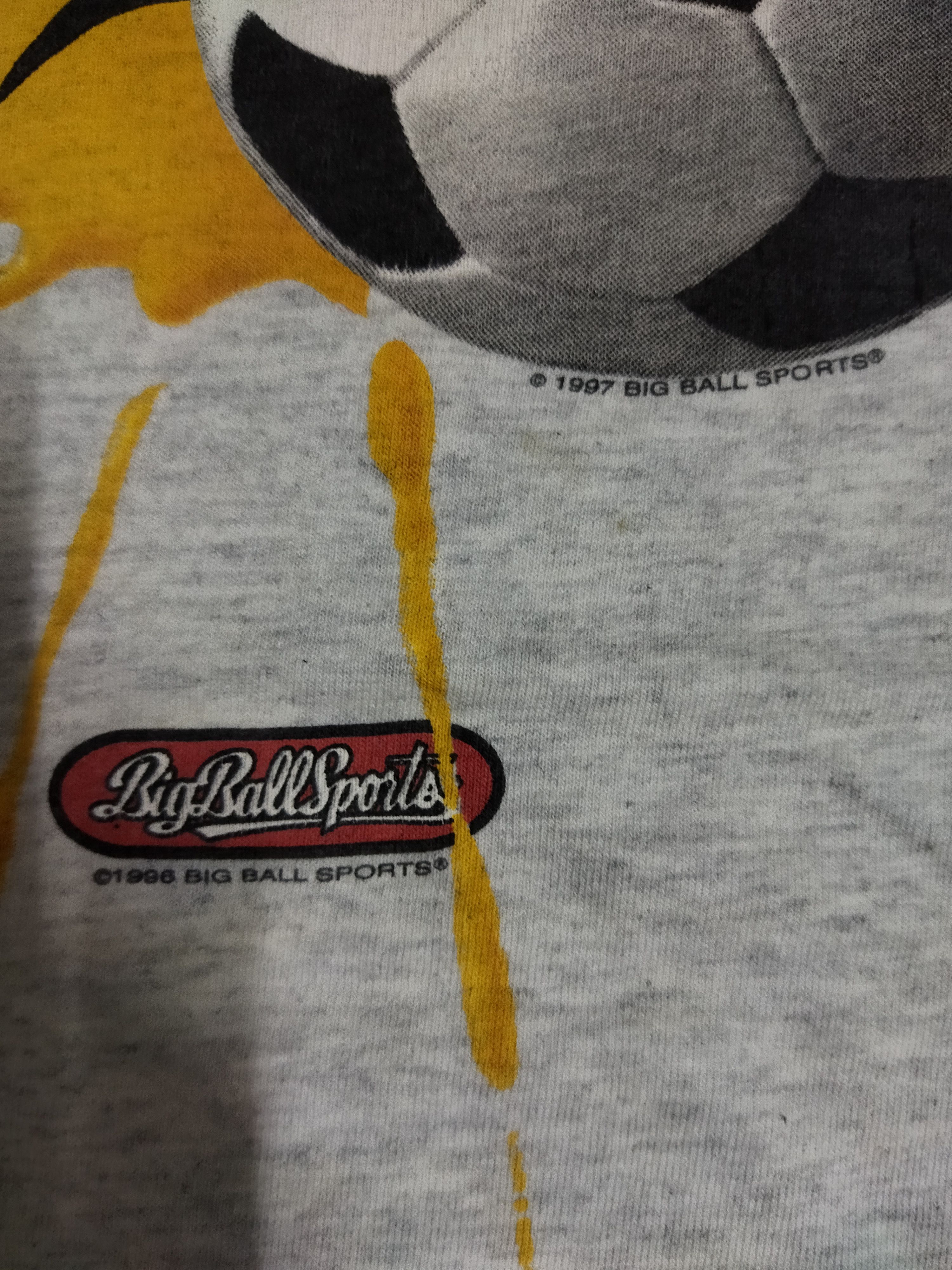 Vintage Vintage Big Ball Sports Soccer Tee Size US XL / EU 56 / 4 - 5 Thumbnail