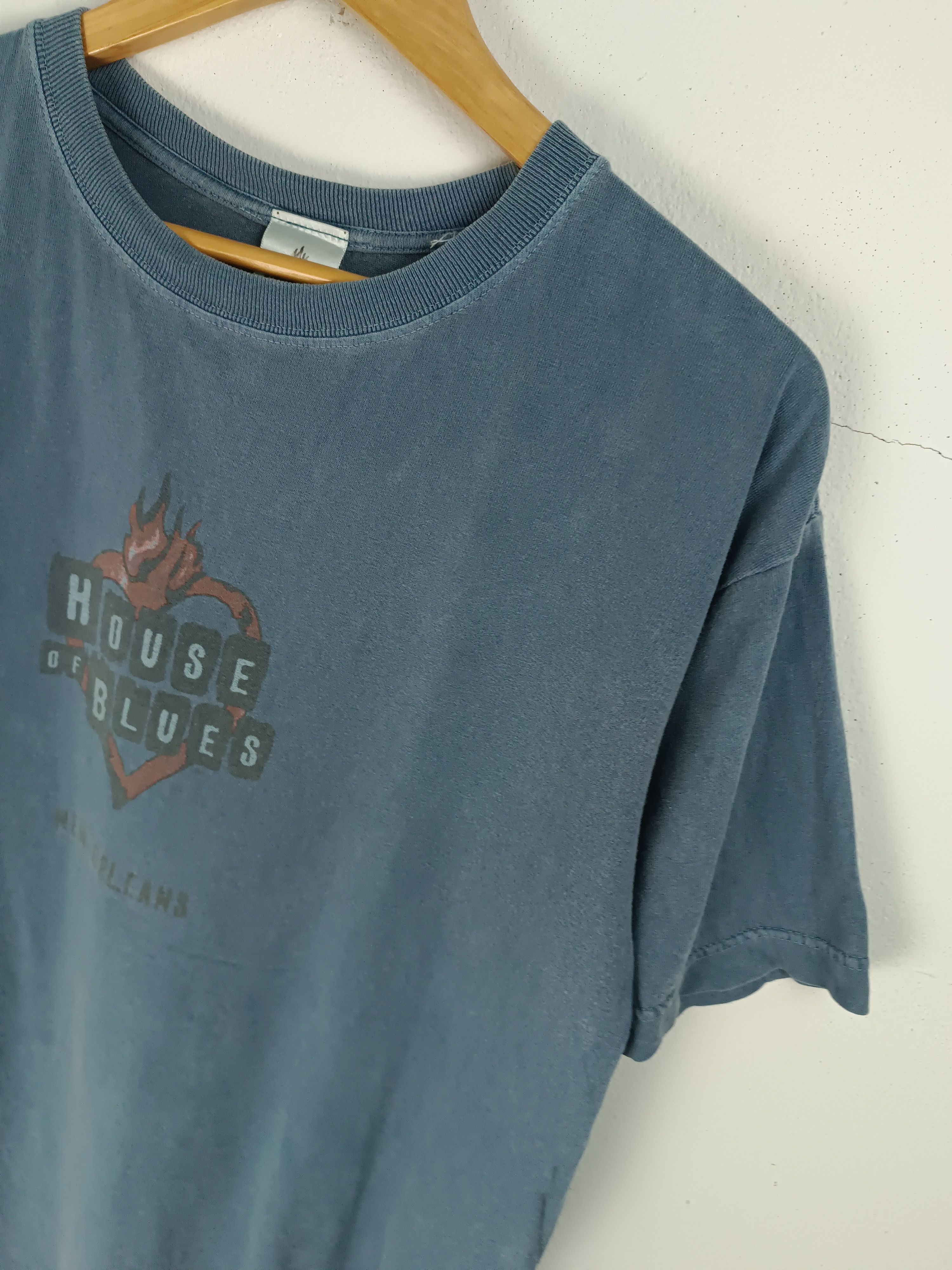 Band Tees VINTAGE Y2K HOUSE OF BLUES NEW ORLEANS TEE hard rock music Size US L / EU 52-54 / 3 - 9 Thumbnail