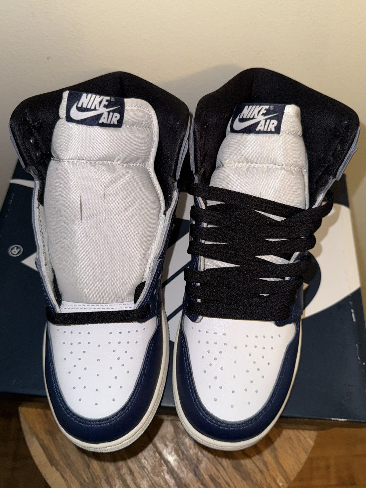 Nike Nike Air Jordan 1 Retro OG hi top NIB 5.5y 7w NEW DS w/ box Size US 5.5 / EU 38 - 7 Thumbnail
