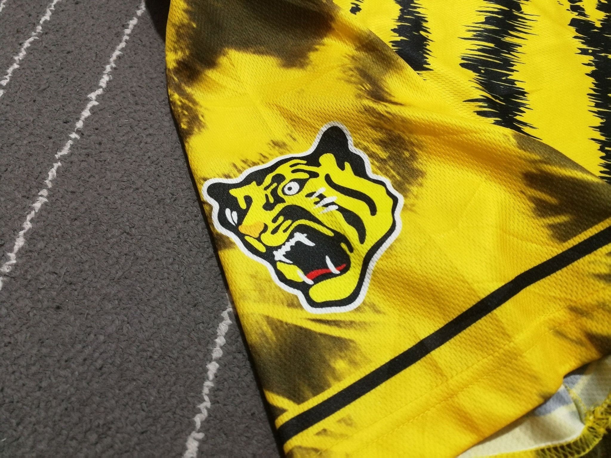 Japanese Brand × MLB × Mizuno Mizuno HANSHIN TIGERS full print baseball jerseys S 1855 Size US S / EU 44-46 / 1 - 9 Thumbnail