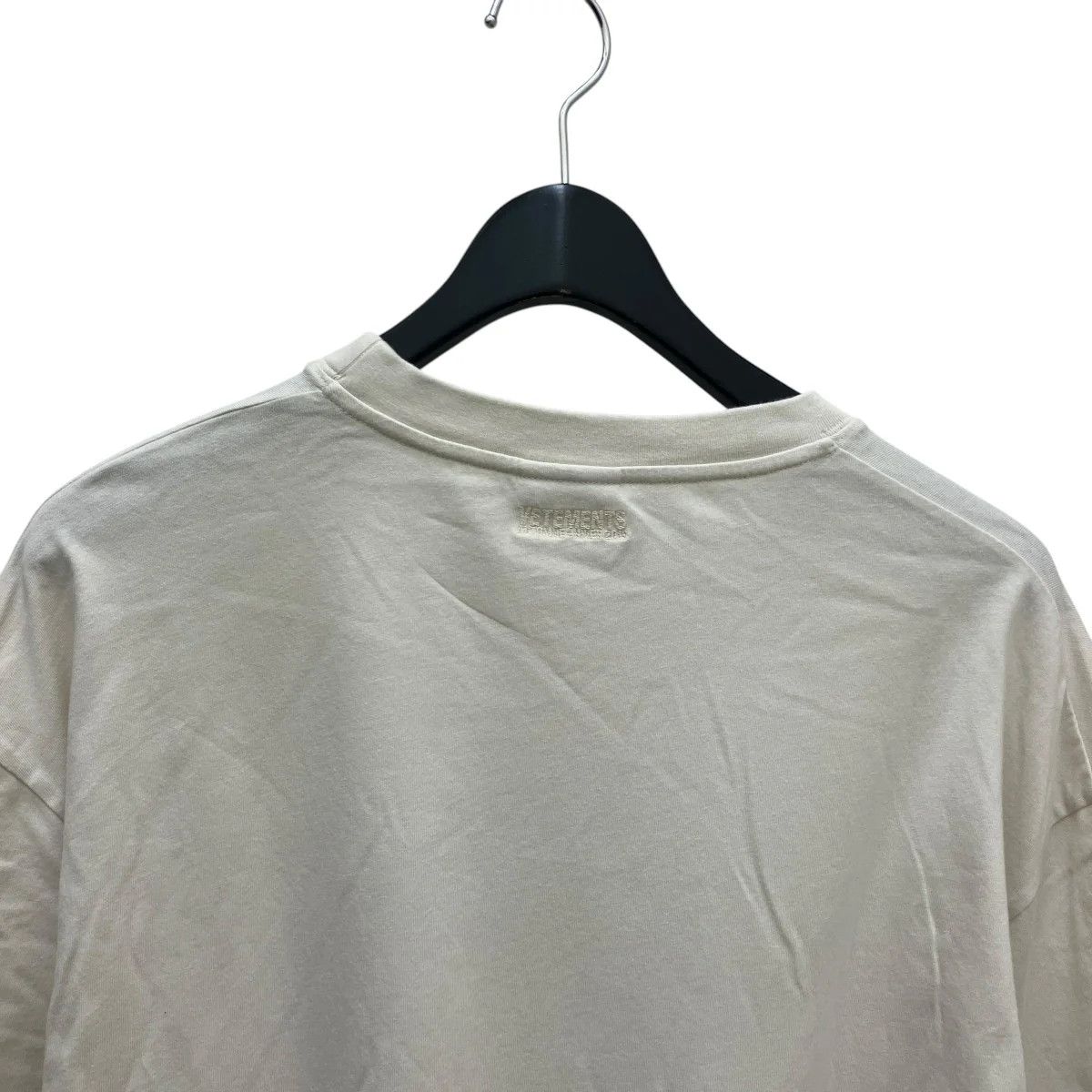 Vetements "TUESDAY" Drop Shoulder Tee Size US S / EU 44-46 / 1 - 3 Thumbnail