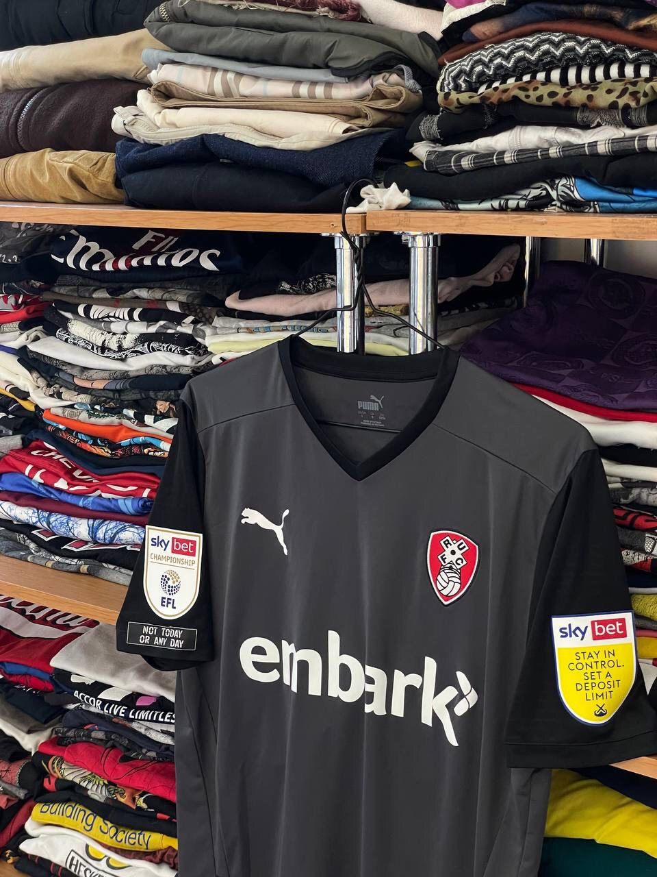 Puma Rotherham United 2021/2022 Shirt Kit Jersey Size US L / EU 52-54 / 3 - 6 Thumbnail