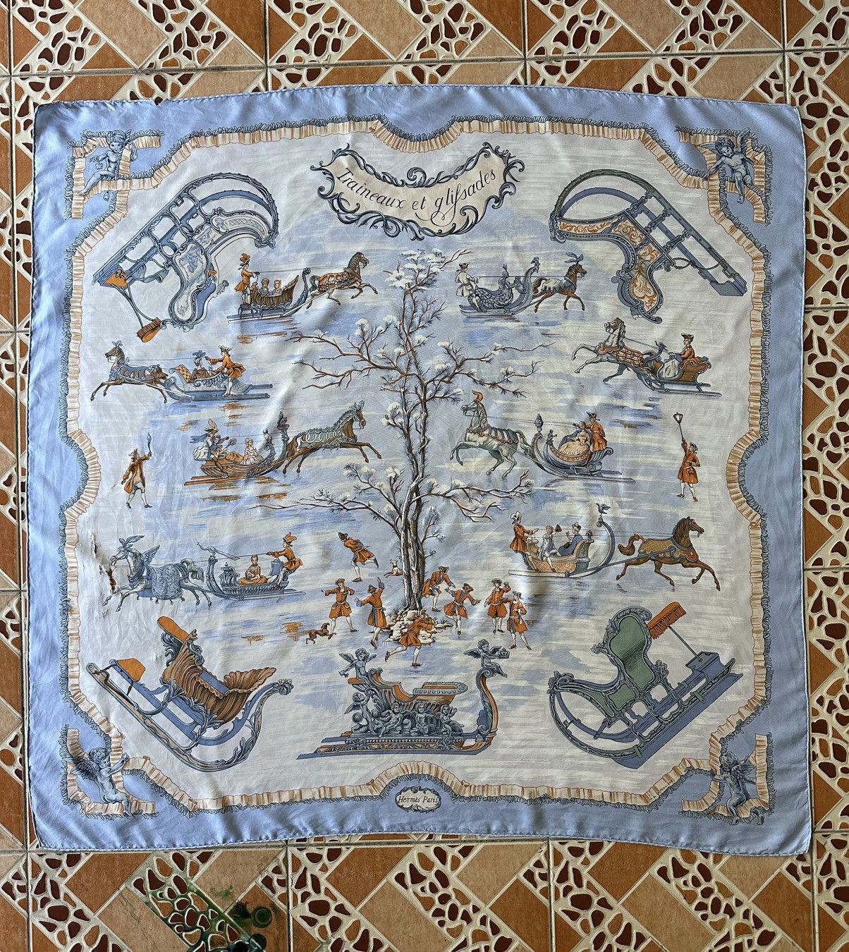 Hermes 🔅Steals🔅HERMES Traineaux Et Glissades Scarf Carre 90 Silk Size ONE SIZE - 2 Thumbnail