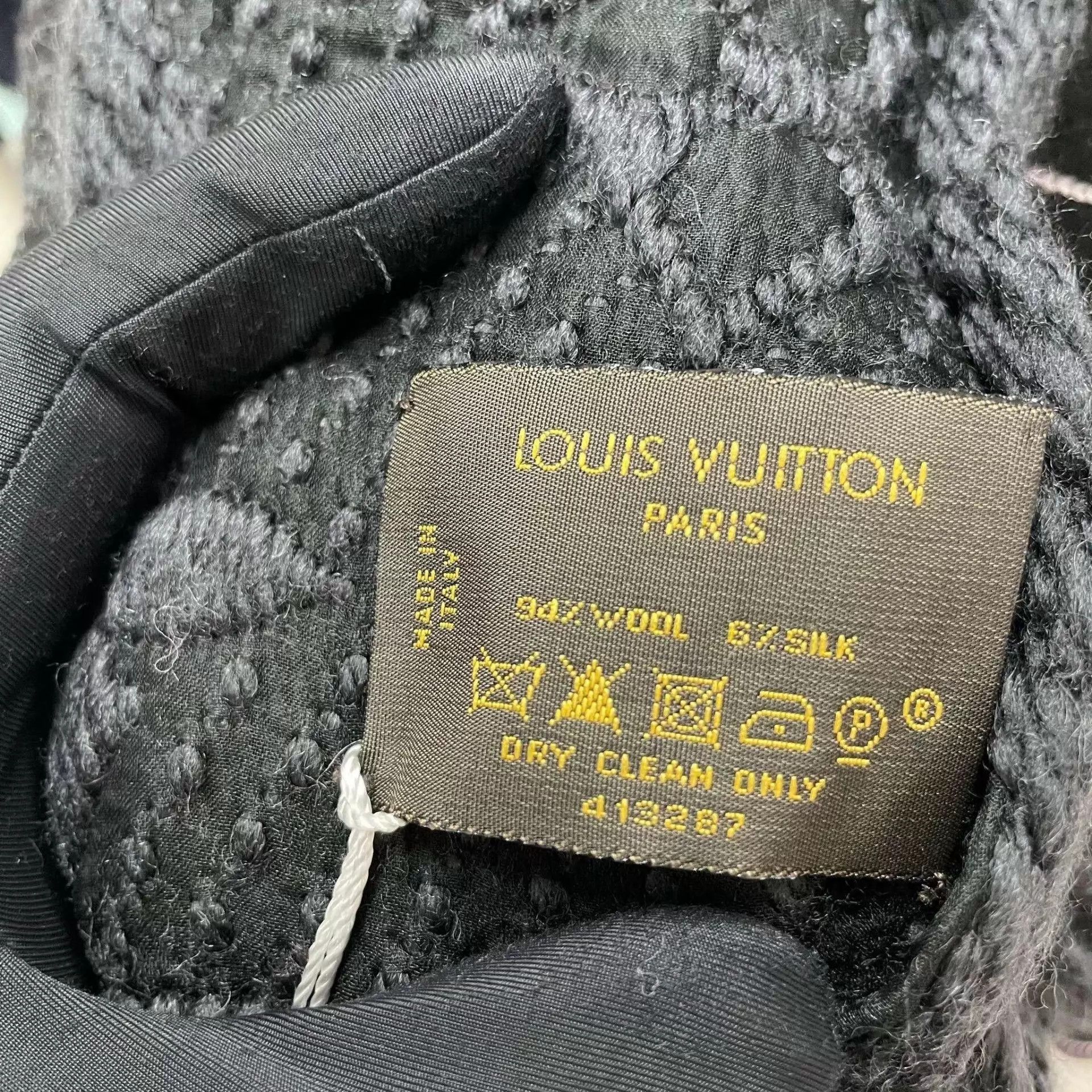 Louis Vuitton LV Black Wool Scarf Size ONE SIZE - 3 Thumbnail