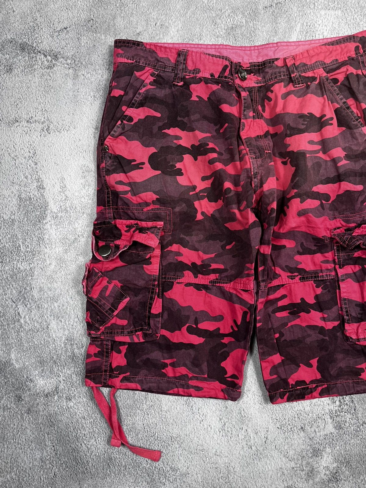 Vintage Vintage Y2K pink camo shorts streetwear outdoor Size US 30 / EU 46 - 2 Thumbnail