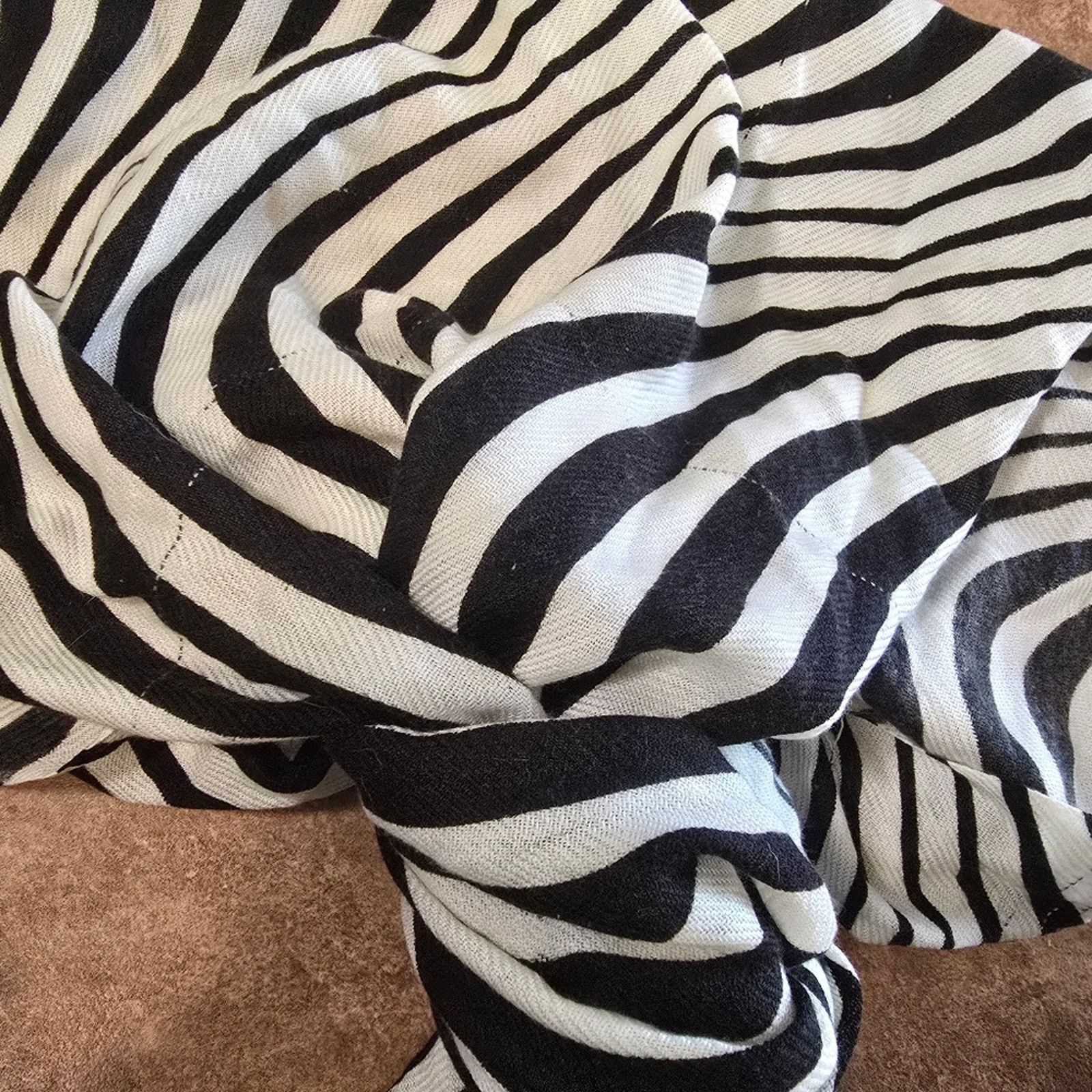 Other White Black Detailed Illusion Scarf Size ONE SIZE - 3 Thumbnail