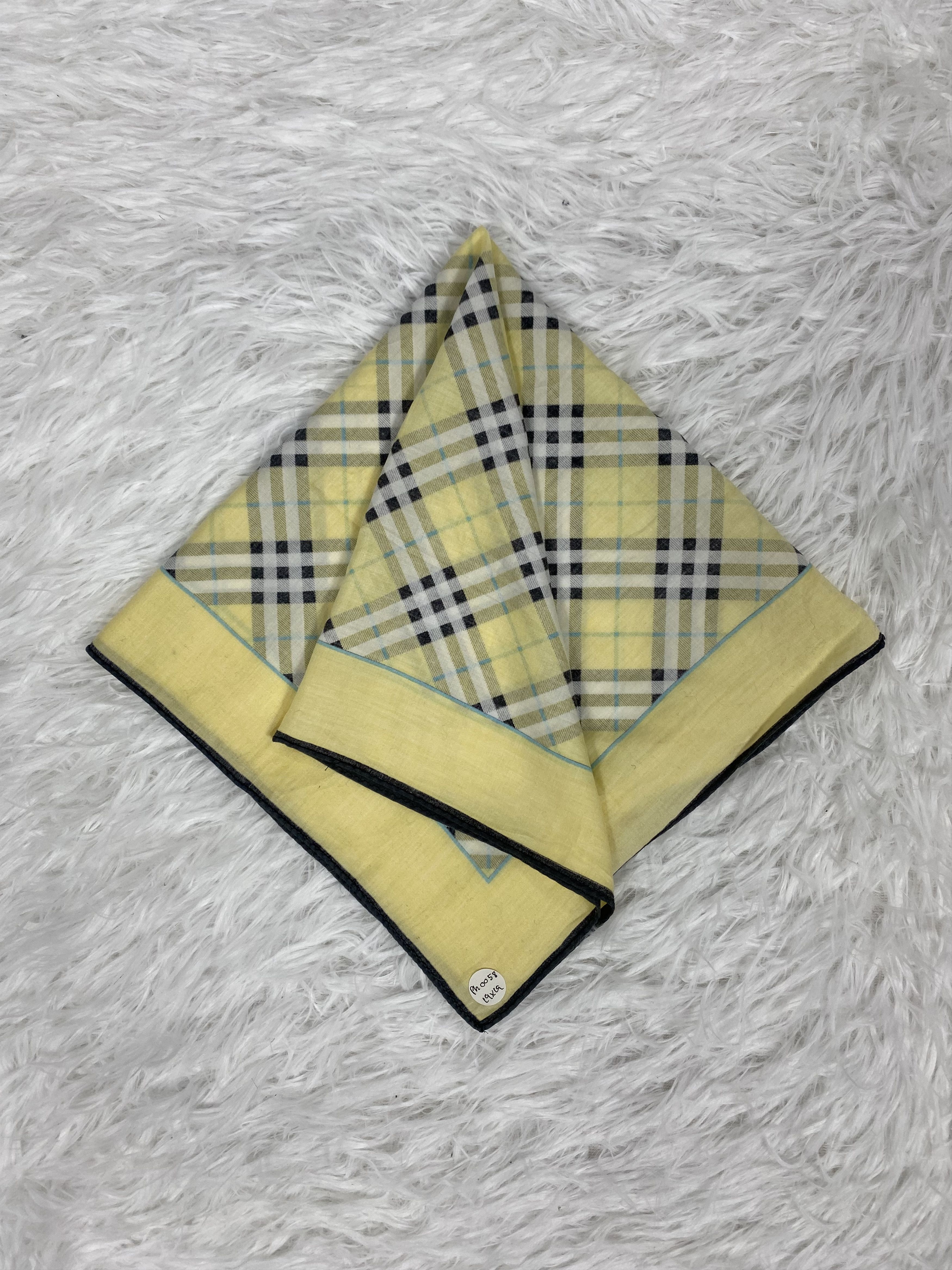 Burberry × Vintage Vintage Burberry Handkerchief PH0058 Size ONE SIZE - 1 Thumbnail