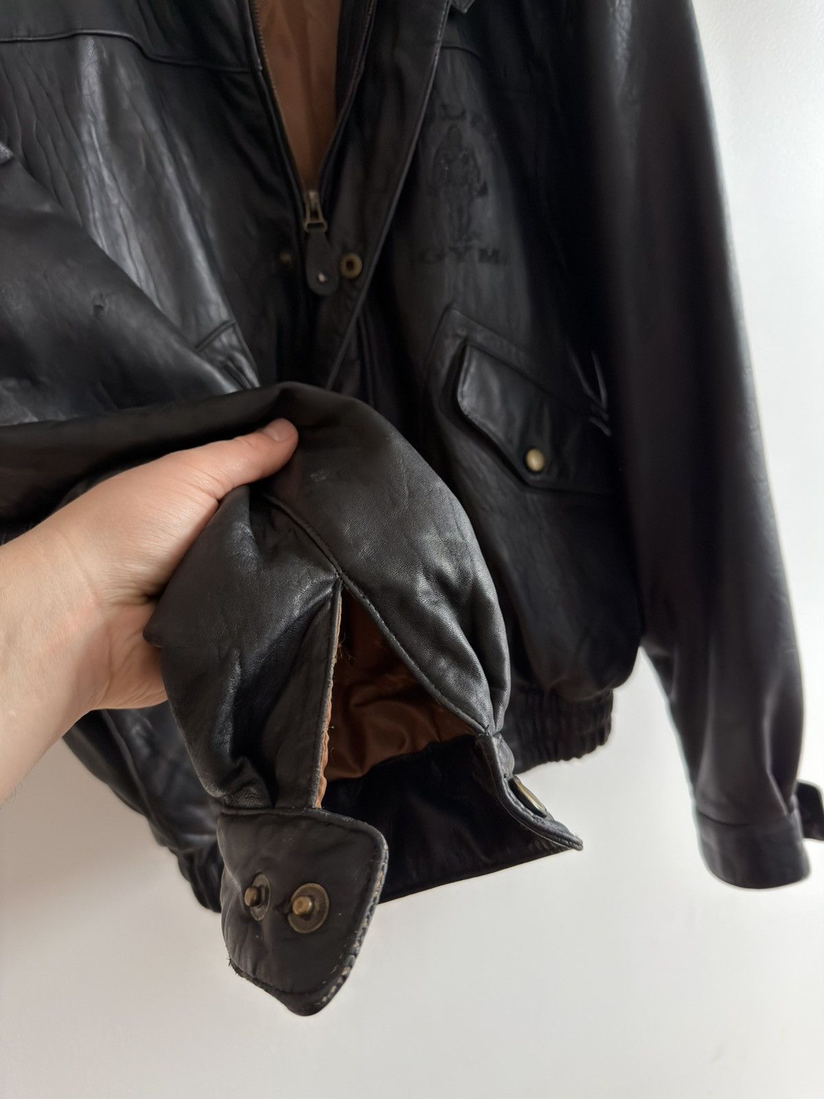 Vintage *RARE* GOLD’S GYM 90s BOMBER LEATHER JACKET BODYBUILDING Size US L / EU 52-54 / 3 - 5 Thumbnail