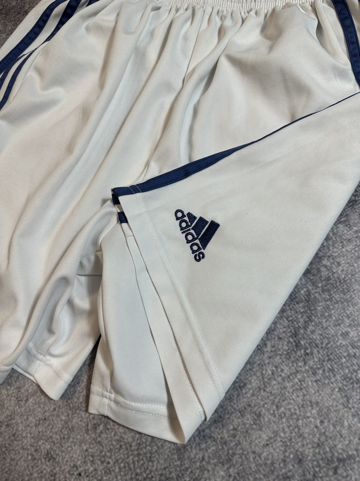 Adidas Vintage Adidas Real Madrid 4 Shorts Rare Streetwear Soccer S Size US 30 / EU 46 - 4 Thumbnail