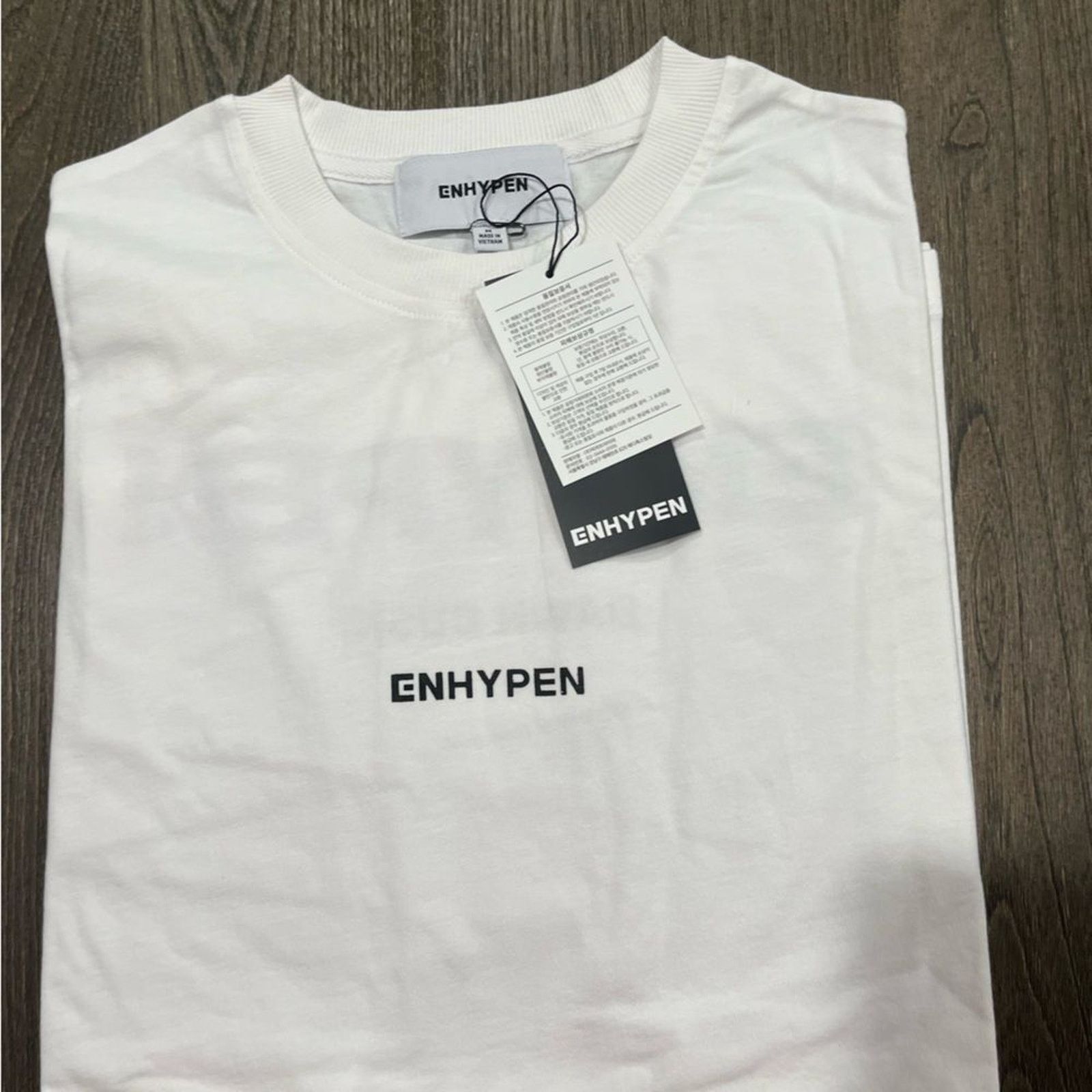 Vintage NWT Enhypen Band Dawn Dusk Black Long Sleeve T-Shirt Size L Size US L / EU 52-54 / 3 - 5 Thumbnail