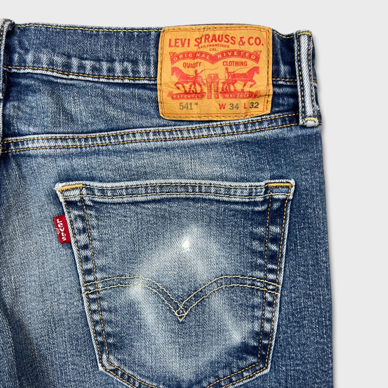 Levi's × Vintage Levi's 541 Jeans 34x30 Athletic Taper Faded American Denim Size US 34 / EU 50 - 7 Thumbnail