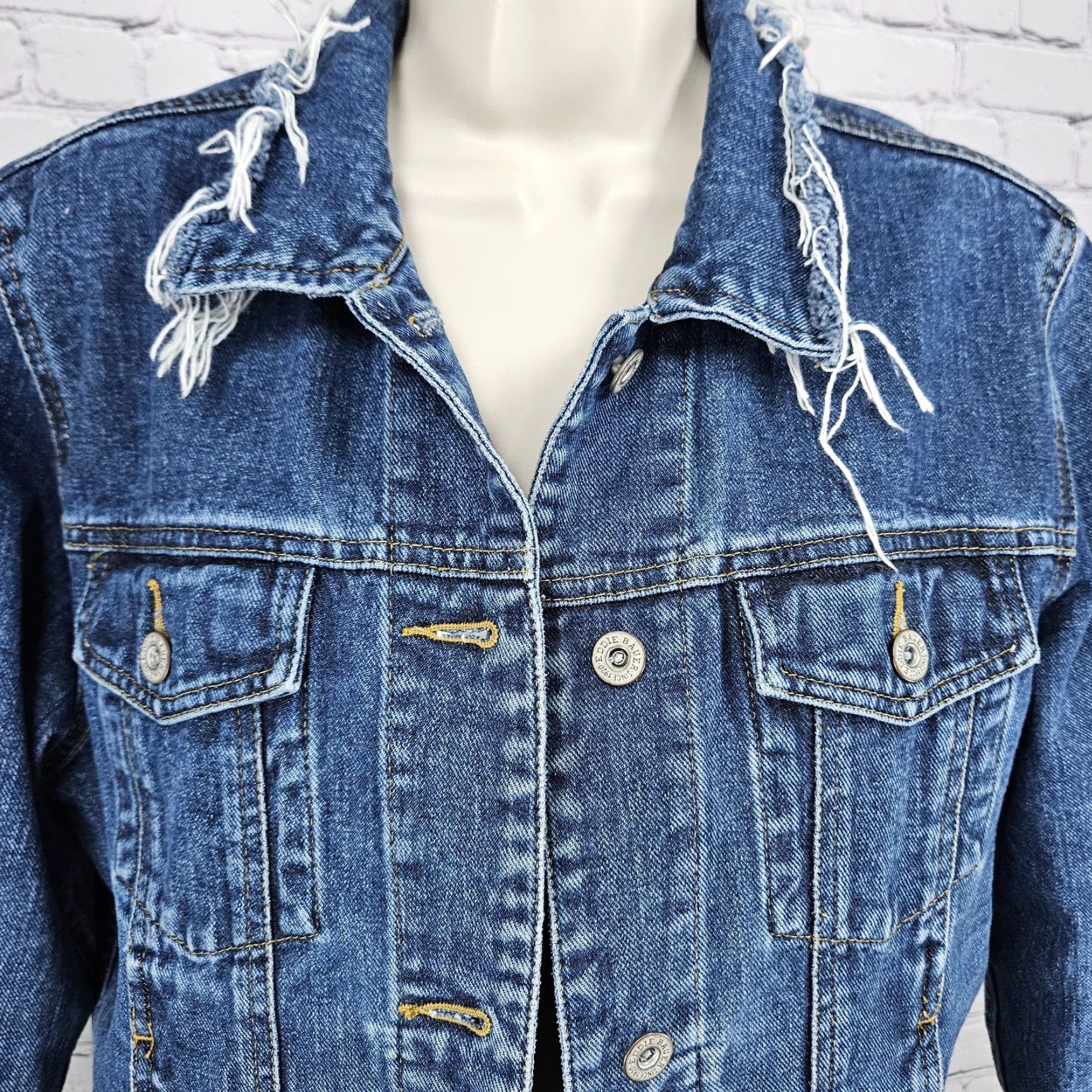 Eddie Bauer Eddie Bauer Denim Jacket Blue 100% Cotton Buttoned Raw Hem Distressed Short Sleeve Women S Regular Jacket Size 28" / US 6 / IT 42 - 6 Thumbnail