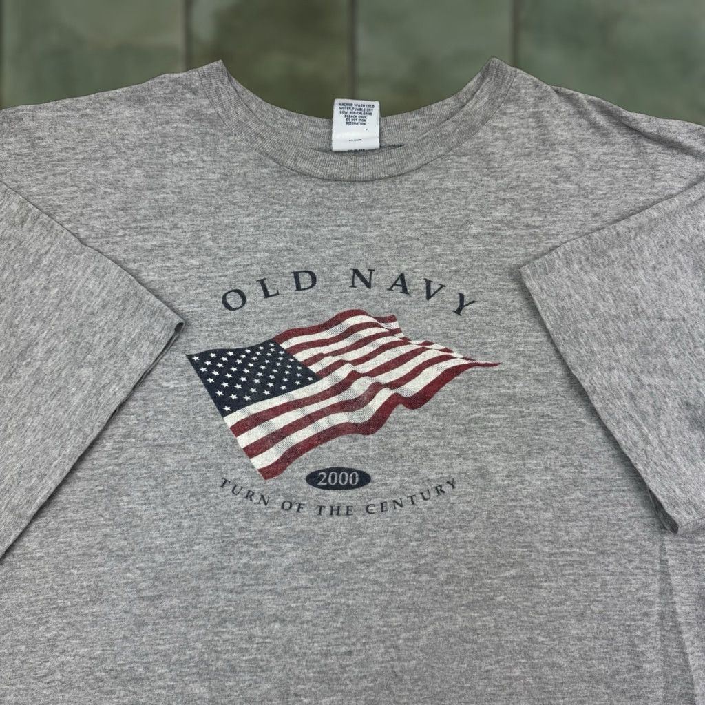 Old Navy Vintage Old Navy 2000 Flag T Shirt Adult 2XL Gray Hipster Grunge Y2K Spellout Size US XXL / EU 58 / 5 - 1 Thumbnail
