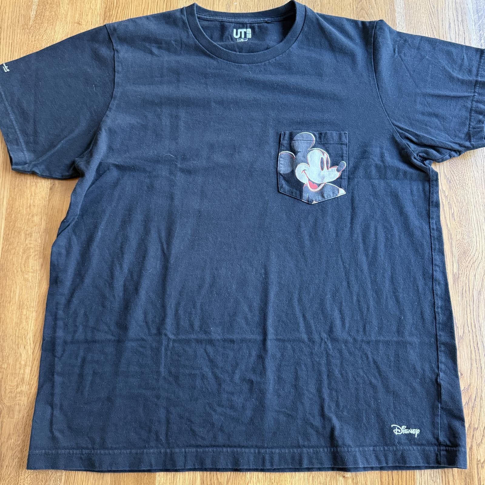 Uniqlo Uniqlo Disney Mickey Mouse Black Short Sleeve TShirt size XL Size US L / EU 52-54 / 3 - 1 Thumbnail