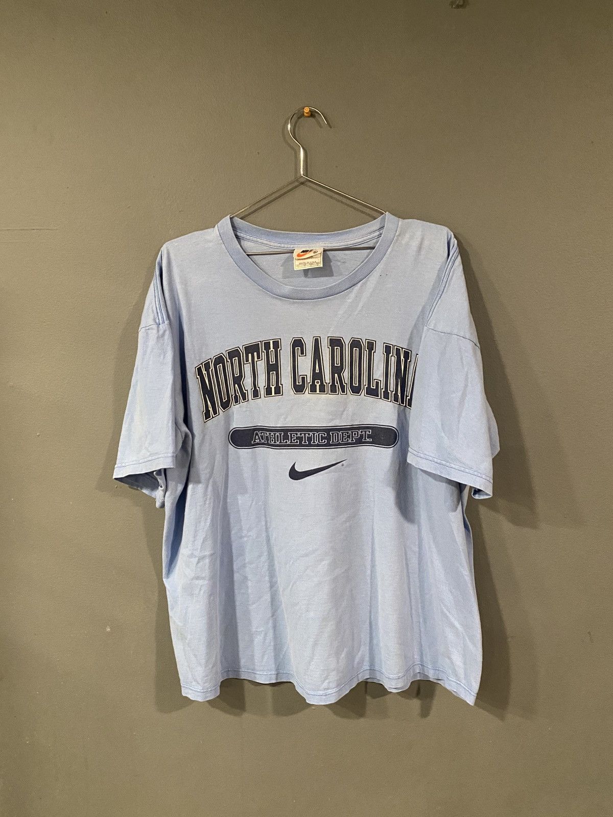 Nike Vintage Nike North Carolina Collegiate T Shirt Size US XL / EU 56 / 4 - 2 Thumbnail