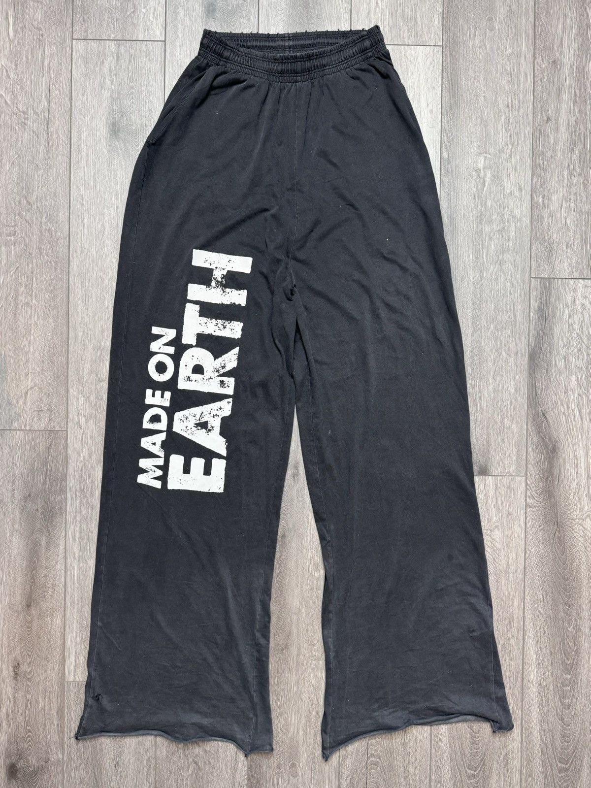 Vetements Made on earth sweatpants - Beige | Garmentory