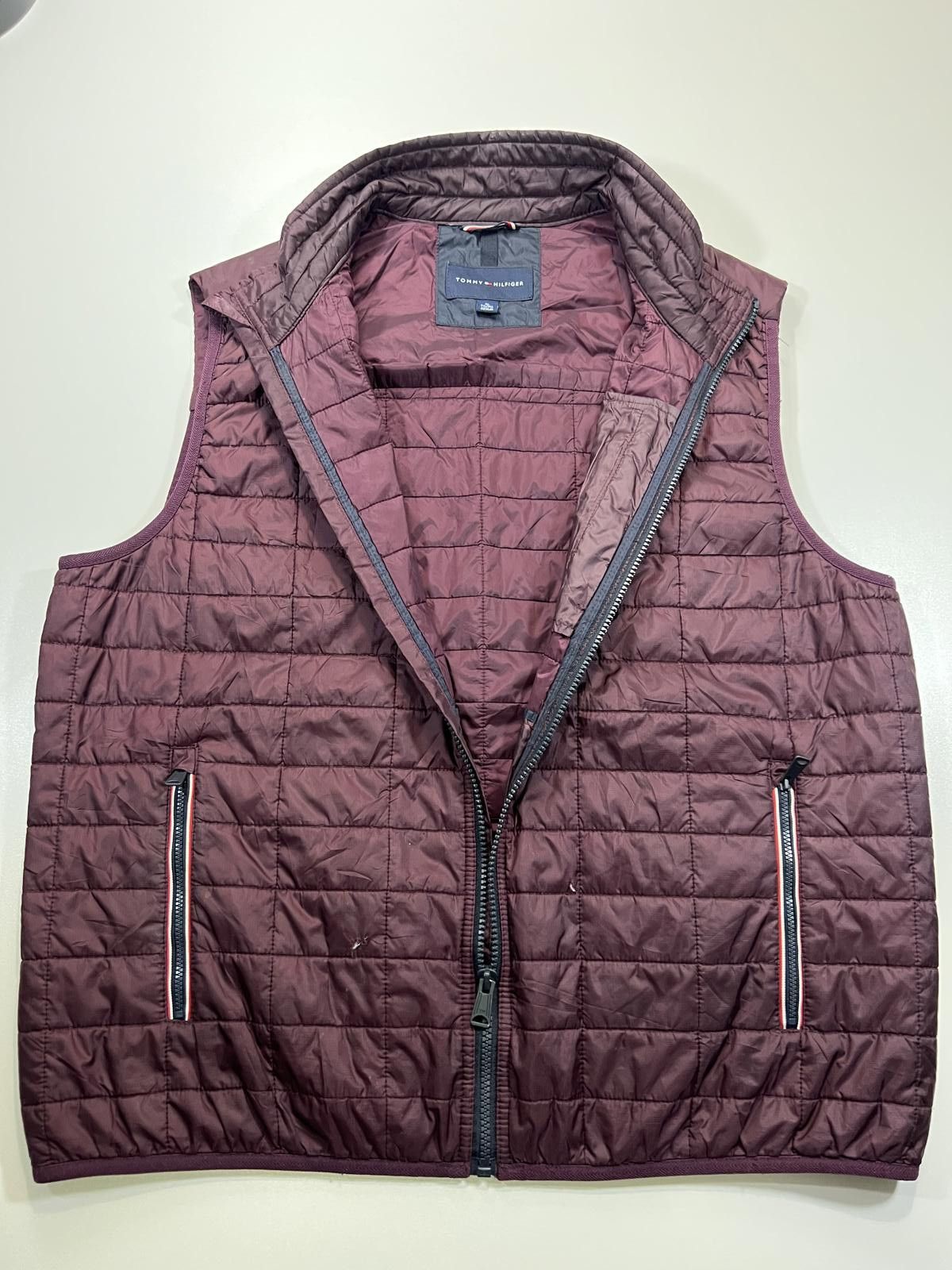 Tommy Hilfiger Tommy Hilfiger Quilted Men's Vest Burgundy Medium Size US M / EU 48-50 / 2 - 1 Thumbnail