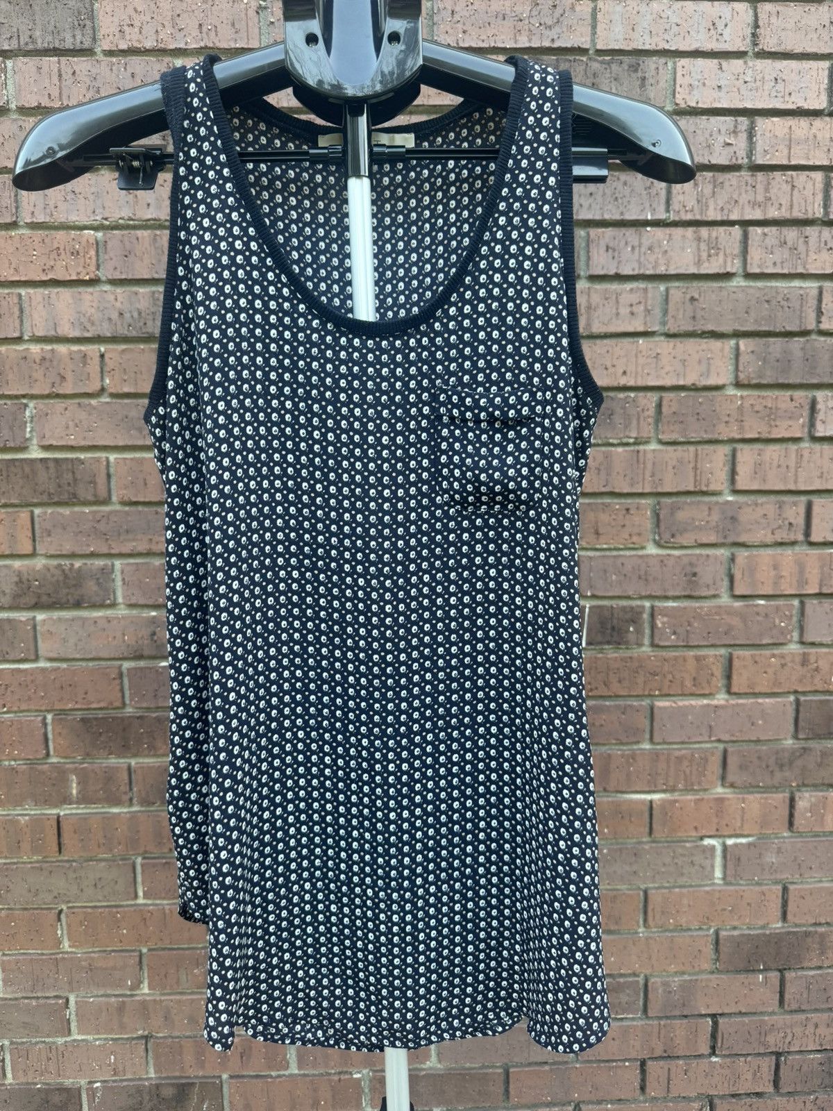 Loft Ann Taylor Loft Navy Floral Pocket Tank Top Size XS Size XS / US 0-2 / IT 36-38 - 1 Thumbnail
