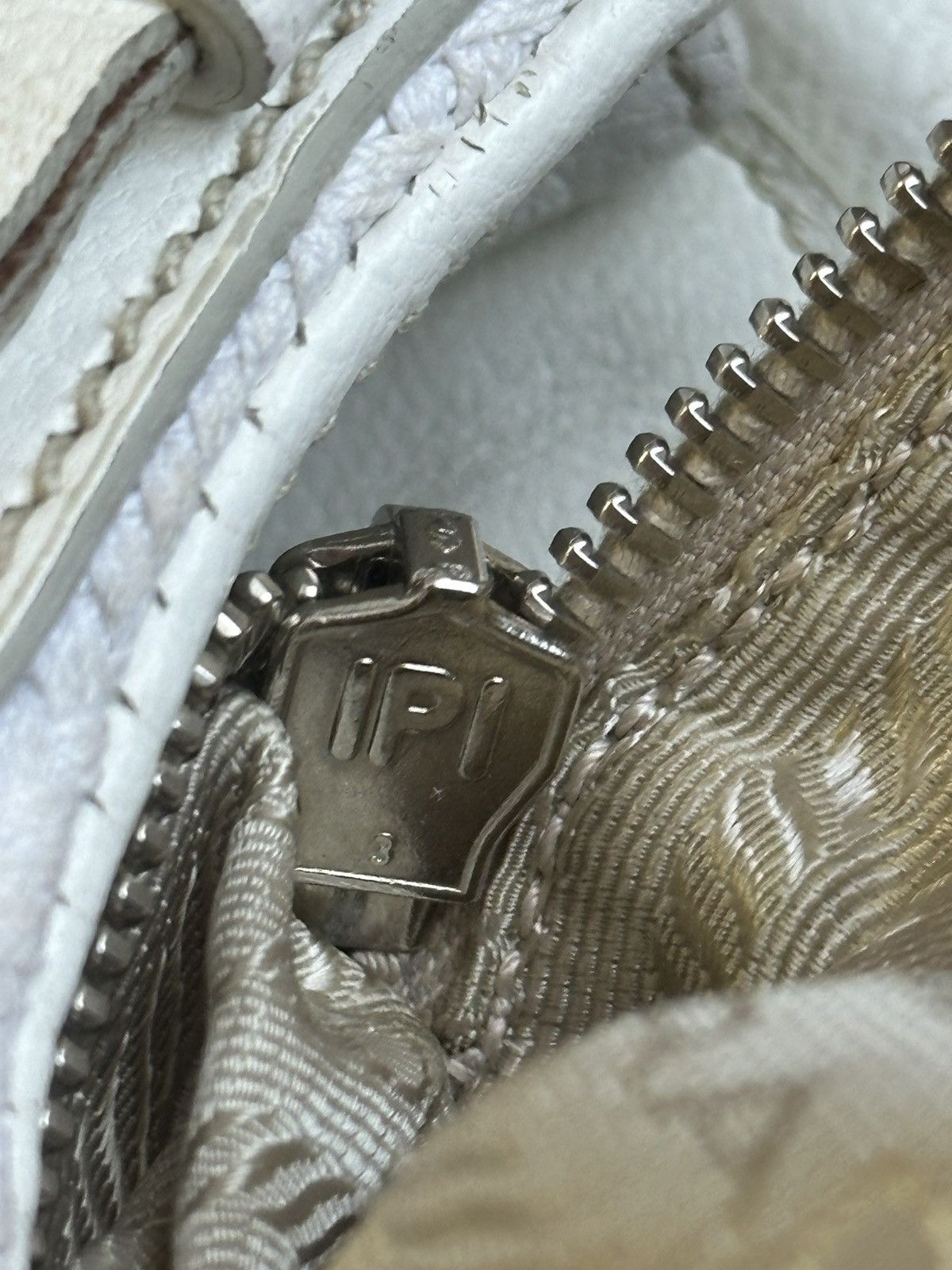 Prada × Vintage RARE Prada Vintage Leather Knit Handle/Shoulder Bag IPI Size ONE SIZE - 7 Thumbnail