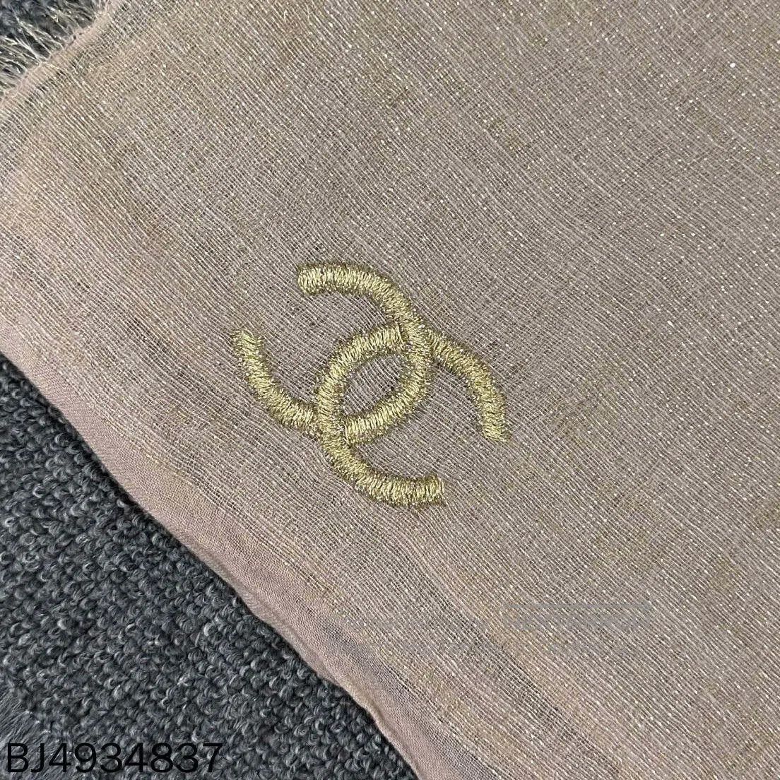 Chanel Embroidered Logo Alpaca Scarf Chanel. Size ONE SIZE - 1 Thumbnail