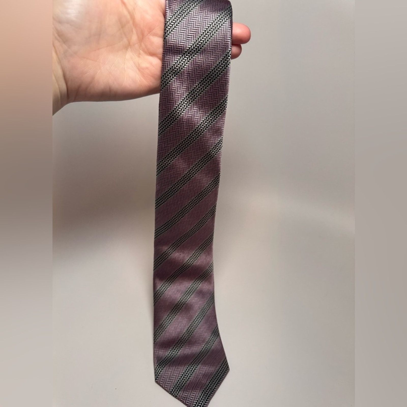 Hugo Boss Hugo Boss Pink & Grey 100% Silk Tie Designer Accessory Size ONE SIZE - 1 Thumbnail