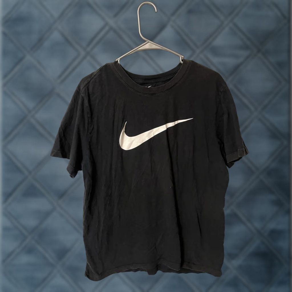 Nike VINTAGE Nike Tee Adult Large Black Short Sleeve Crewneck T-shirt Logo Size US L / EU 52-54 / 3 - 1 Thumbnail