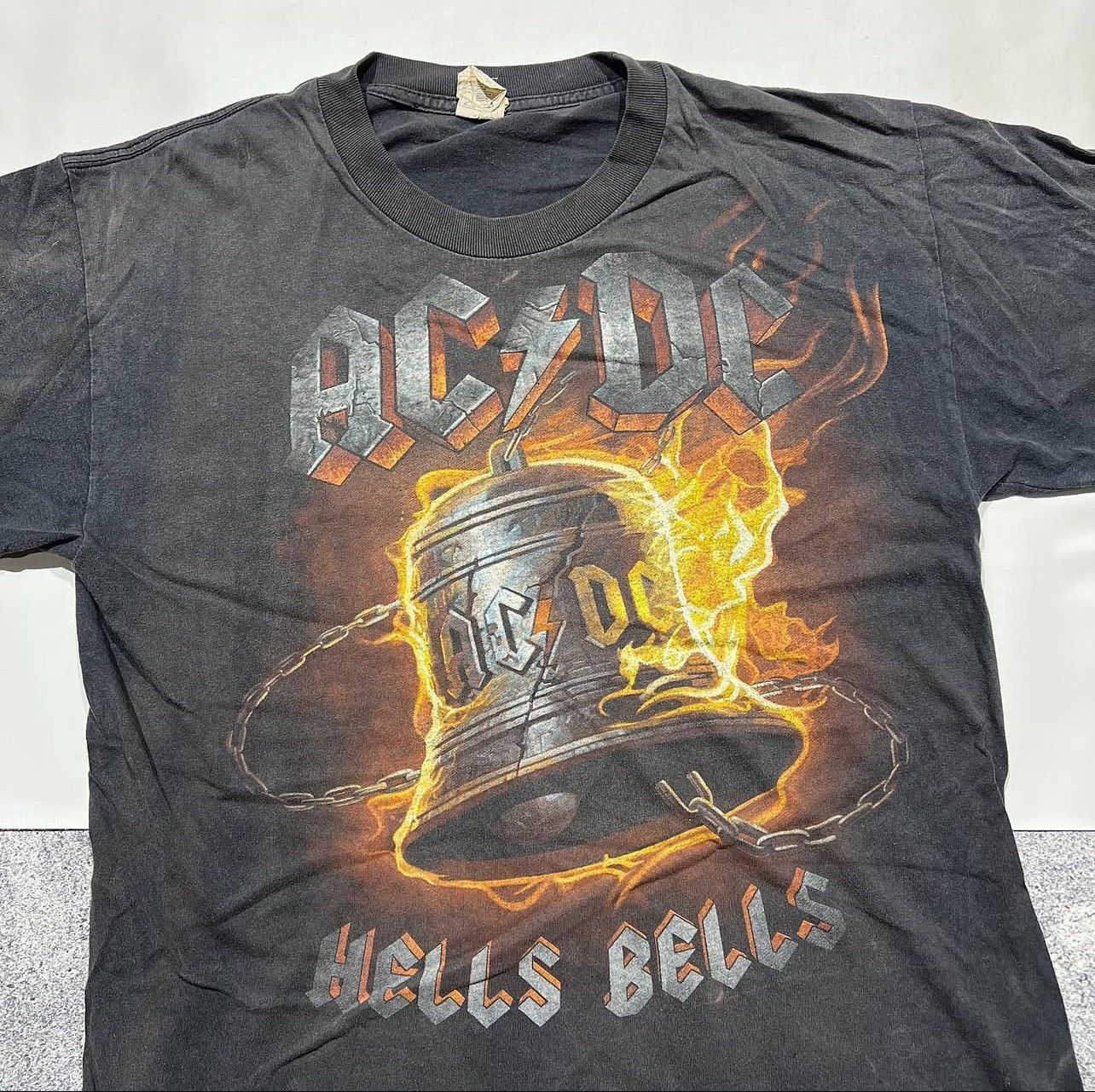 AC/DC Vintage AC/DC hells bells tee Size US M / EU 48-50 / 2 - 2 Thumbnail
