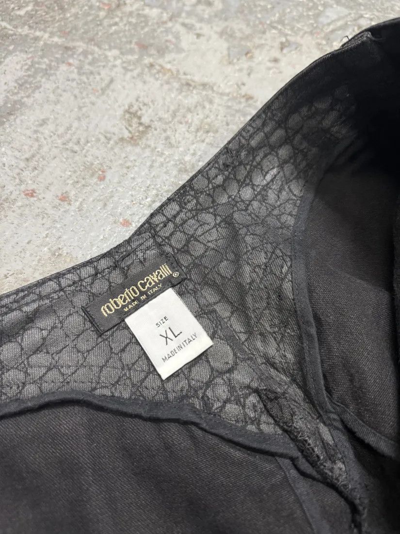Roberto Cavalli × Vintage 2000s Roberto Cavalli Black Obscure Crocodile Effect Skirt Size 30" / US 8 / IT 44 - 5 Thumbnail