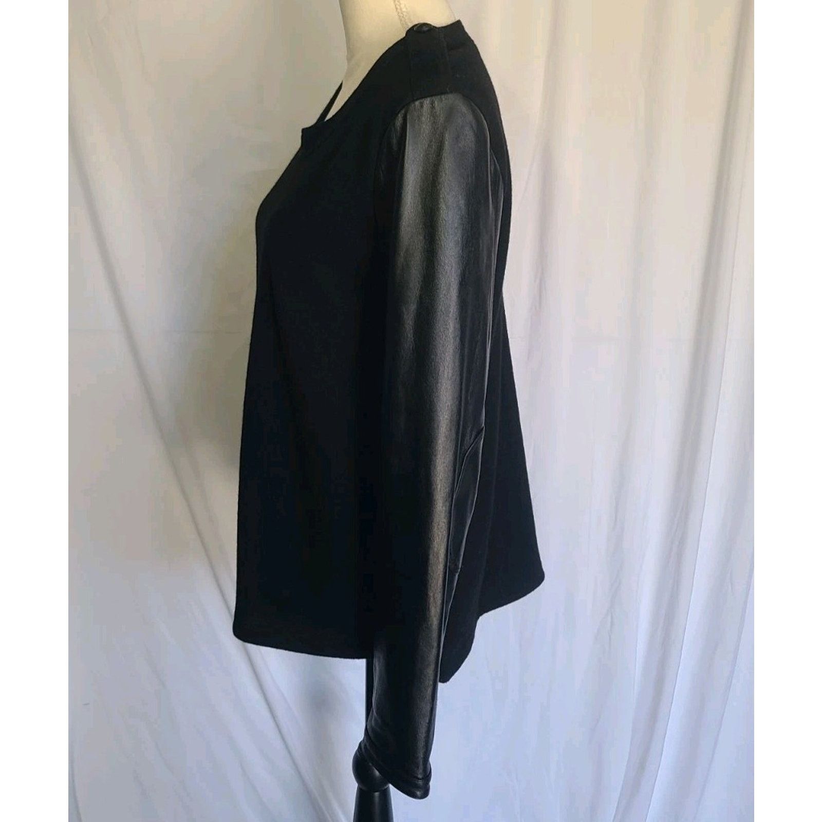 Burberry AUTHENTIC Burberry Black Wool Leather Sleeves Sweater Medium Size M / US 6-8 / IT 42-44 - 4 Thumbnail
