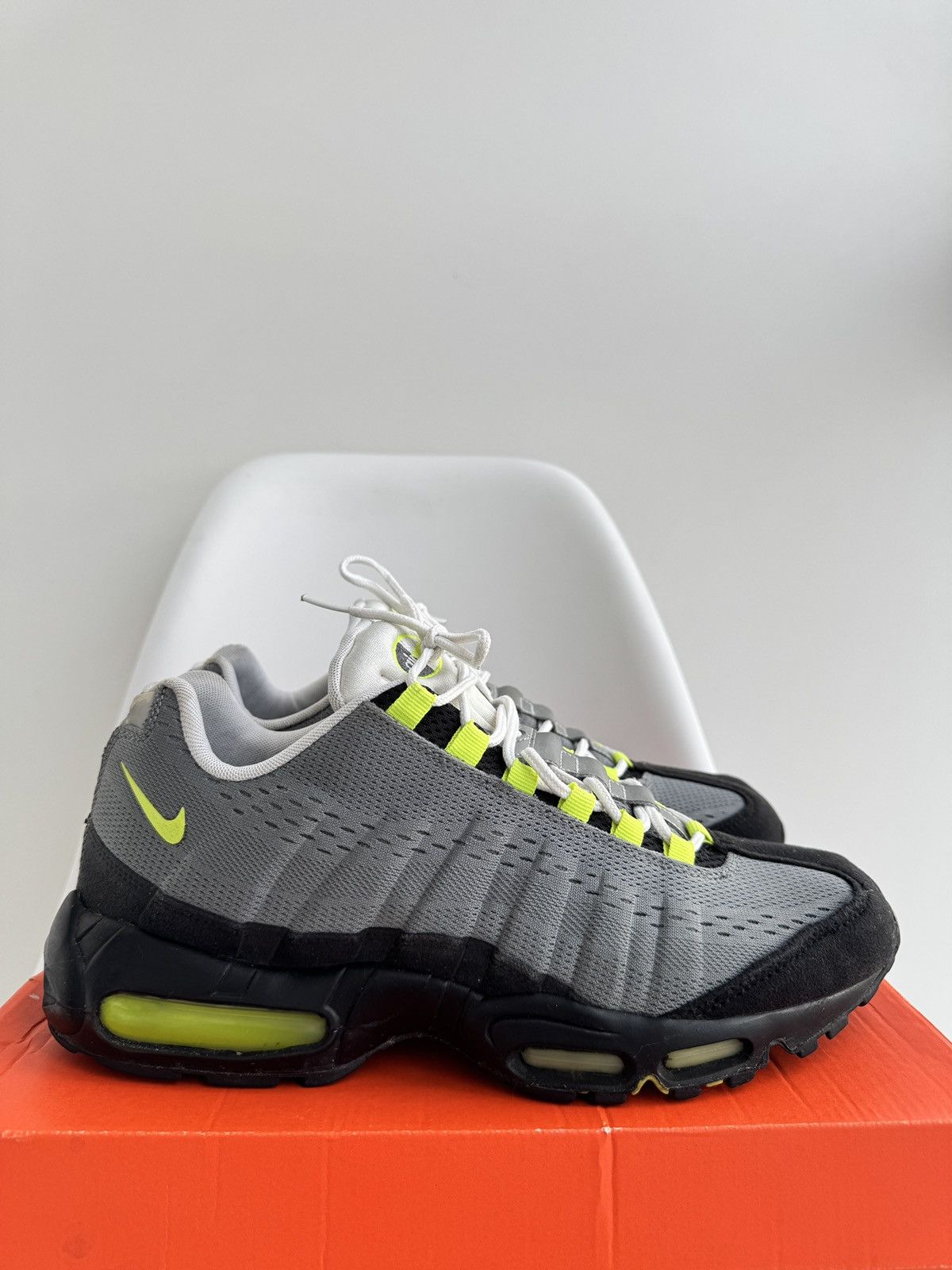 Nike Nike Air Max 95 Neon 2012 Size US 11 / EU 44 - 2 Thumbnail