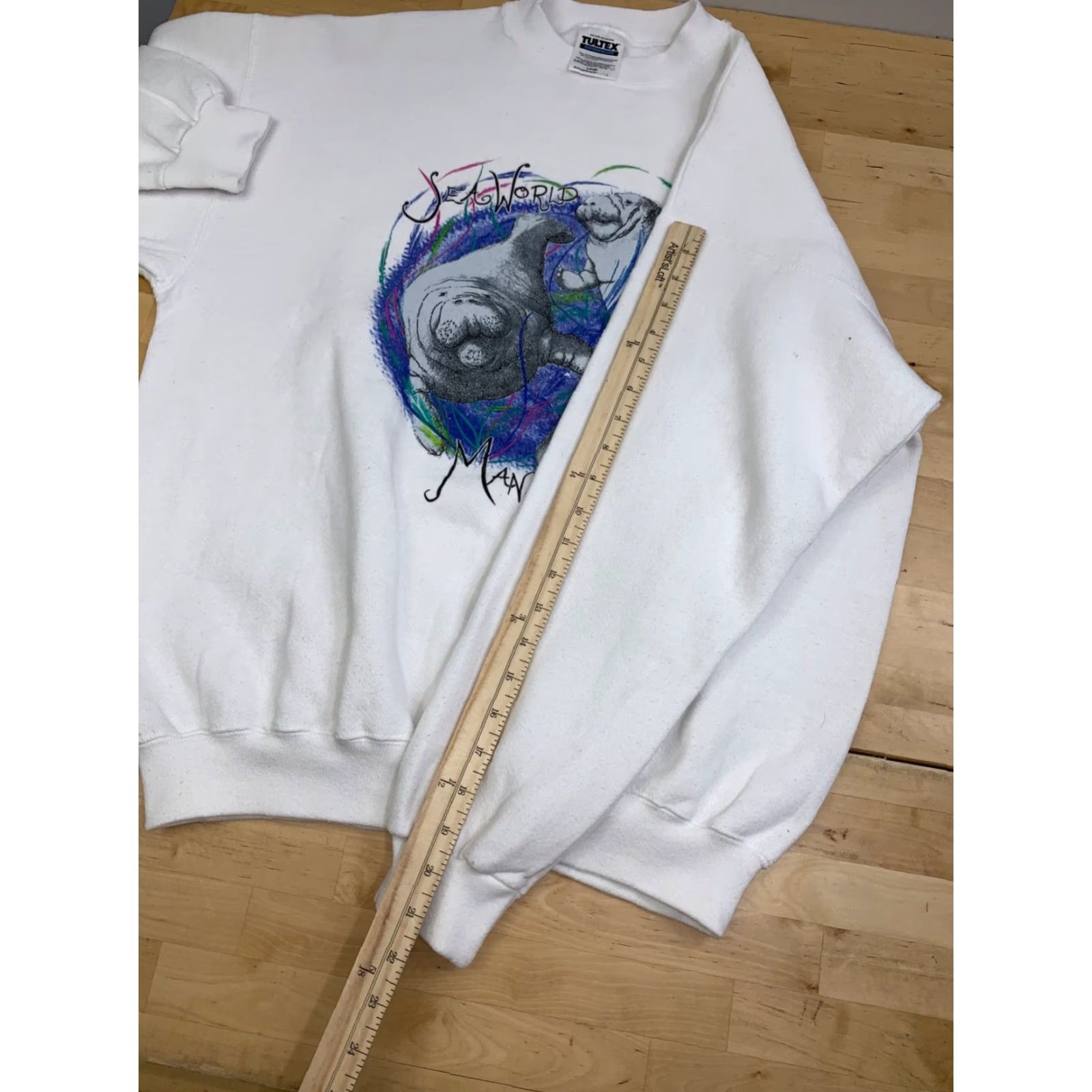 Tultex VINTAGE Seaworld manatees Sweatshirt Tultex White Graphic Print Men L Sweatshirt Size US L / EU 52-54 / 3 - 6 Thumbnail